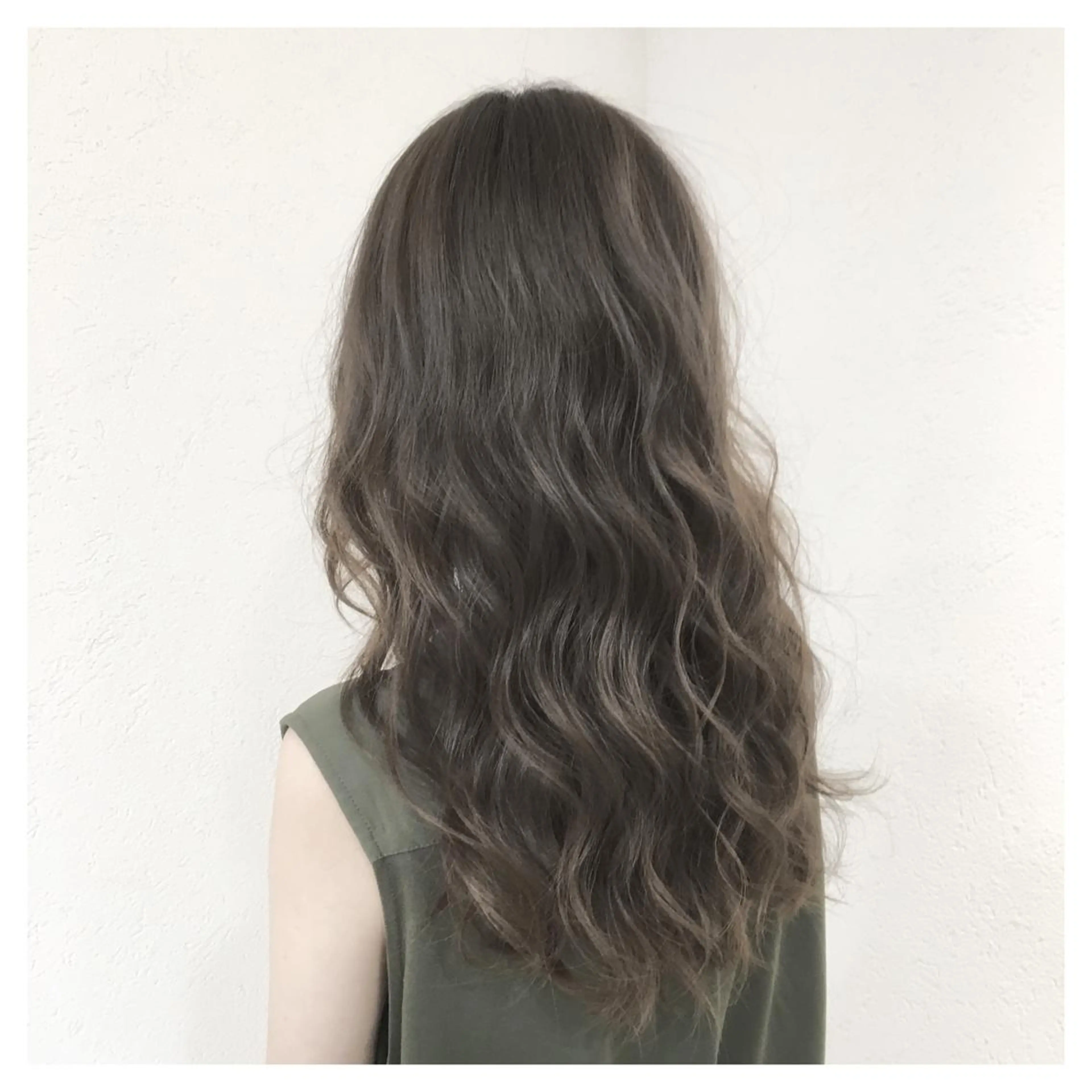 ロング カラー ハイライトカラー ハイライト biscohair 髪にドラマを。のヘアスタイル