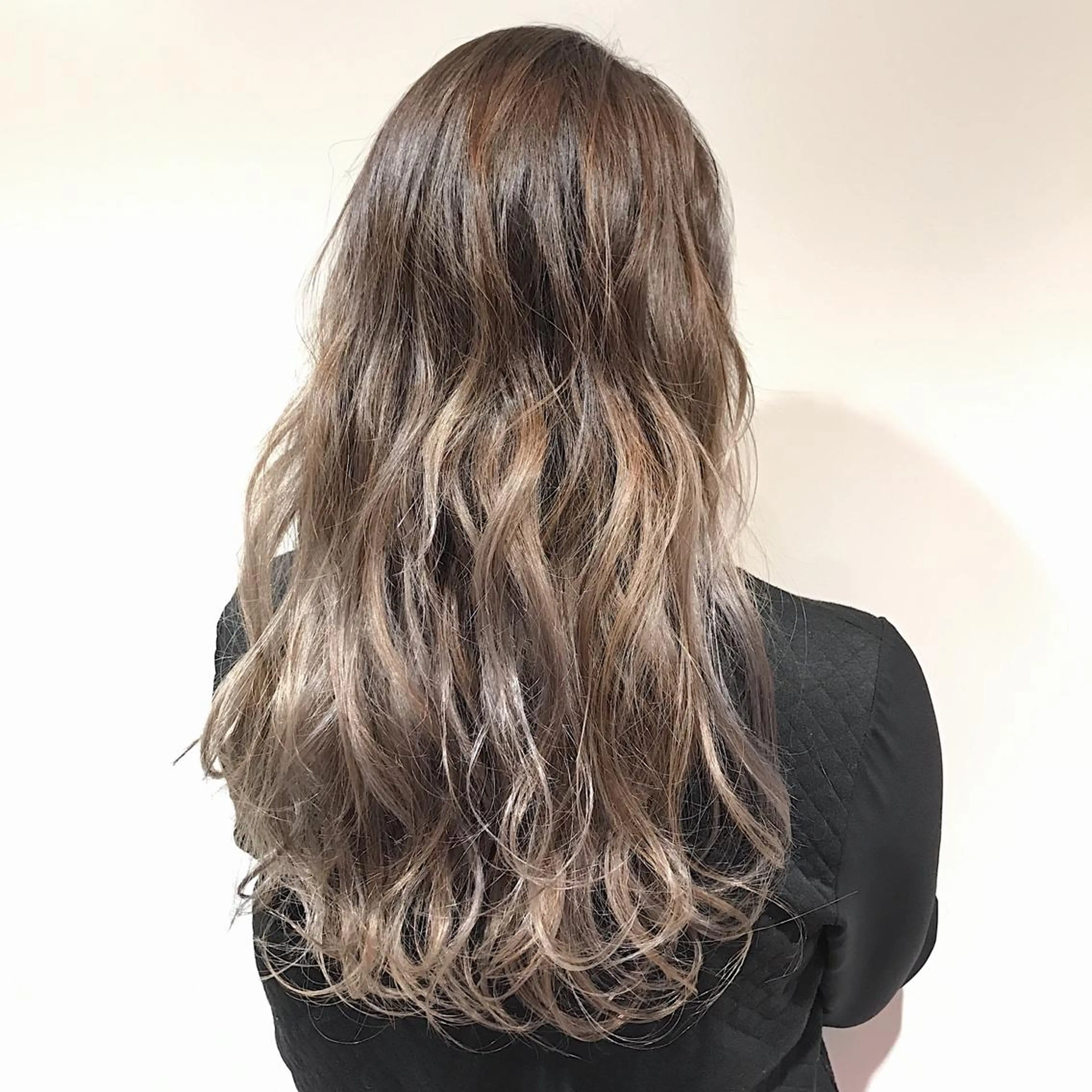 ロング カラー ヘアアレンジ Zina渋谷エリア マネージャShionのヘアスタイル