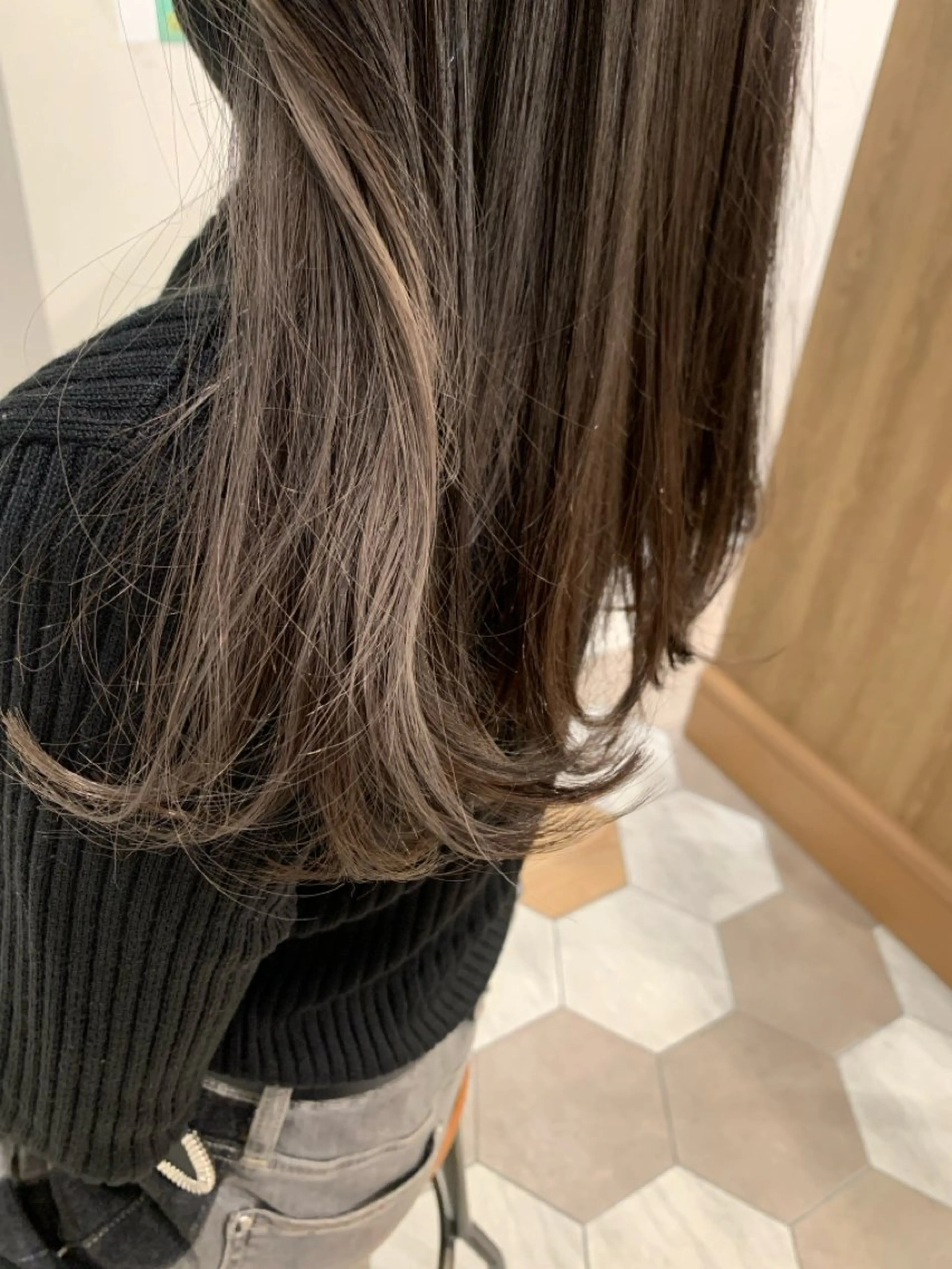 カラー moon所属・平出 千尋のヘアスタイル