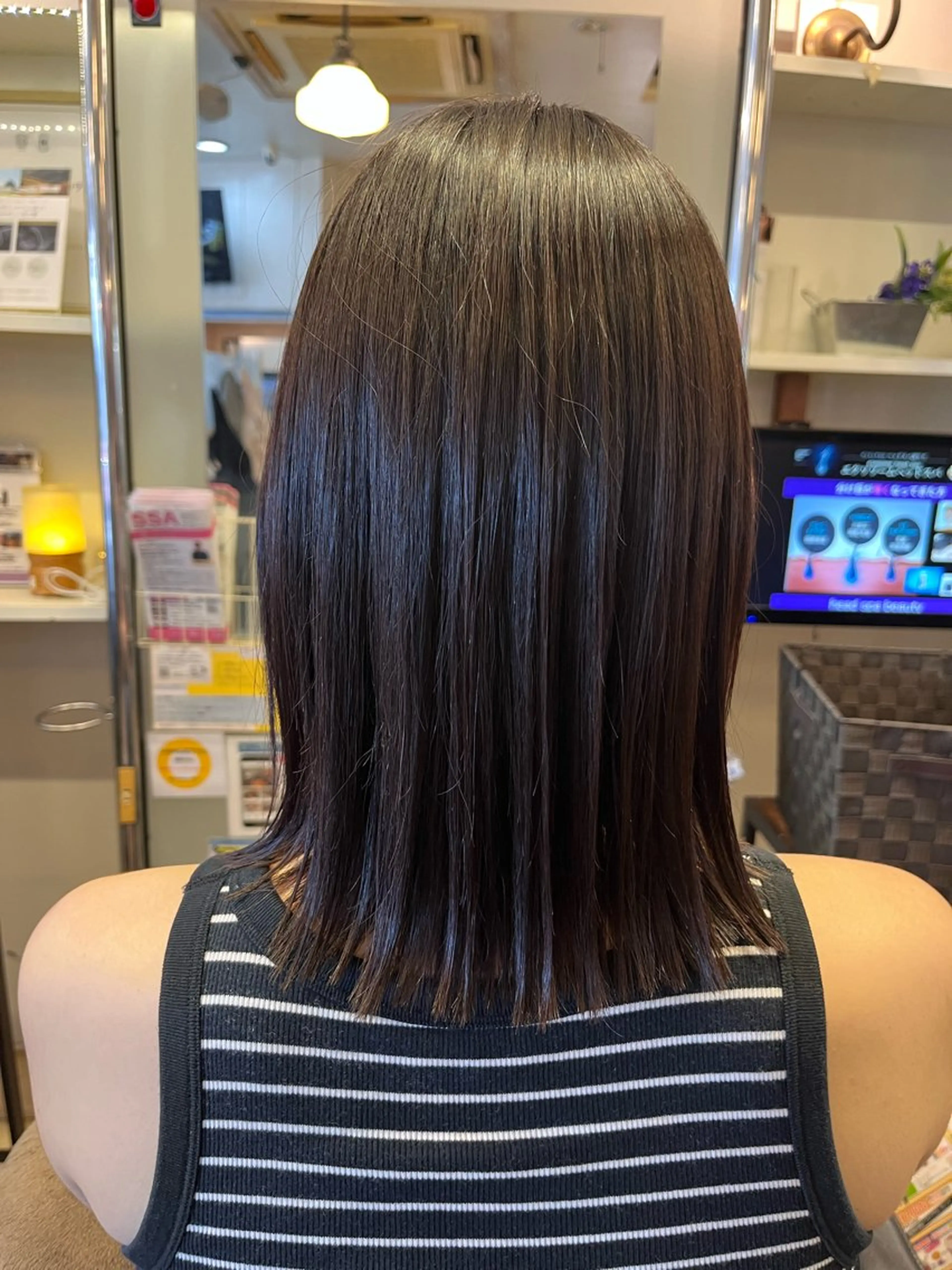 ミディアム 矢崎 身江子のヘアスタイル