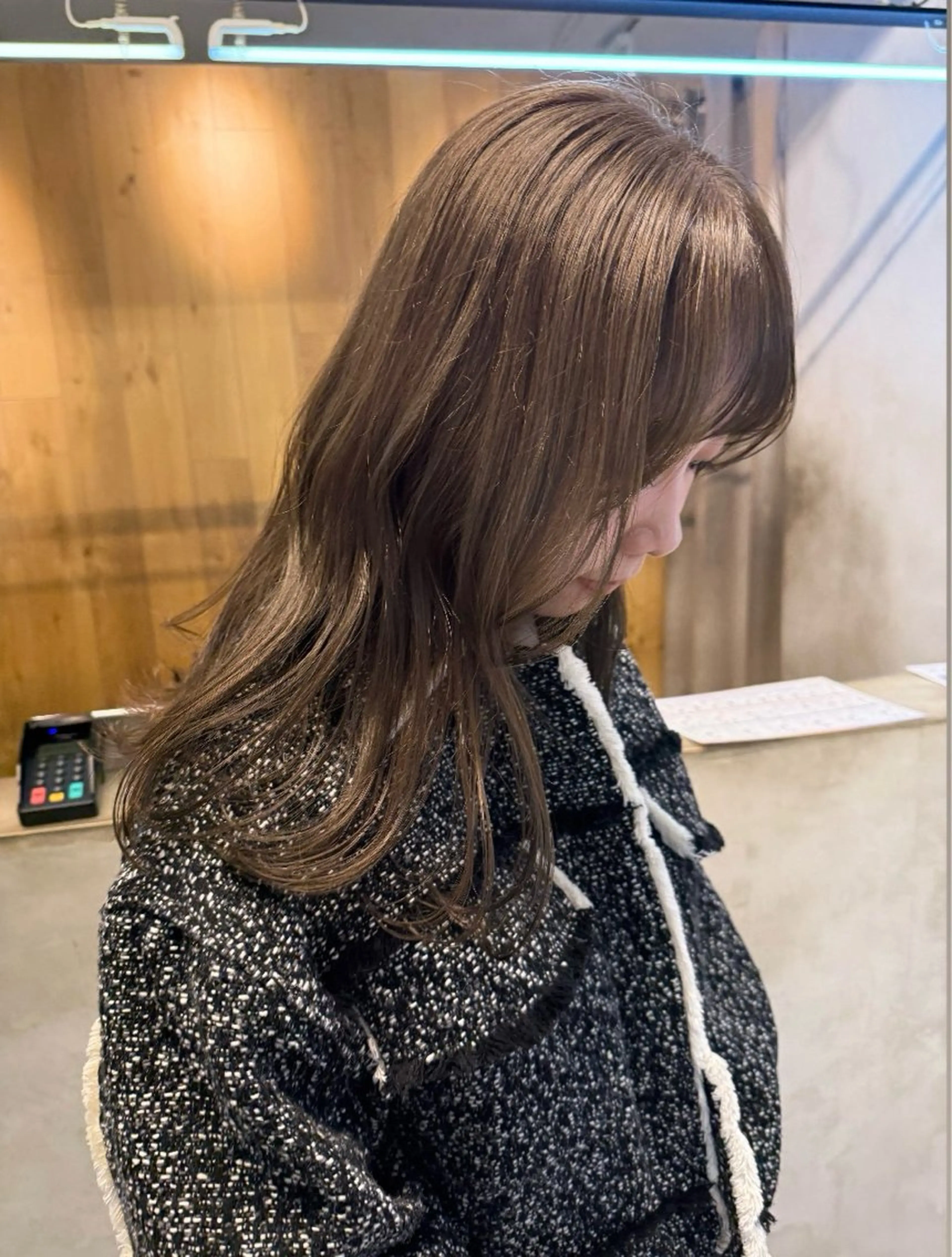 セミロング カラー ミルクティー× グレージュMOMOのヘアスタイル