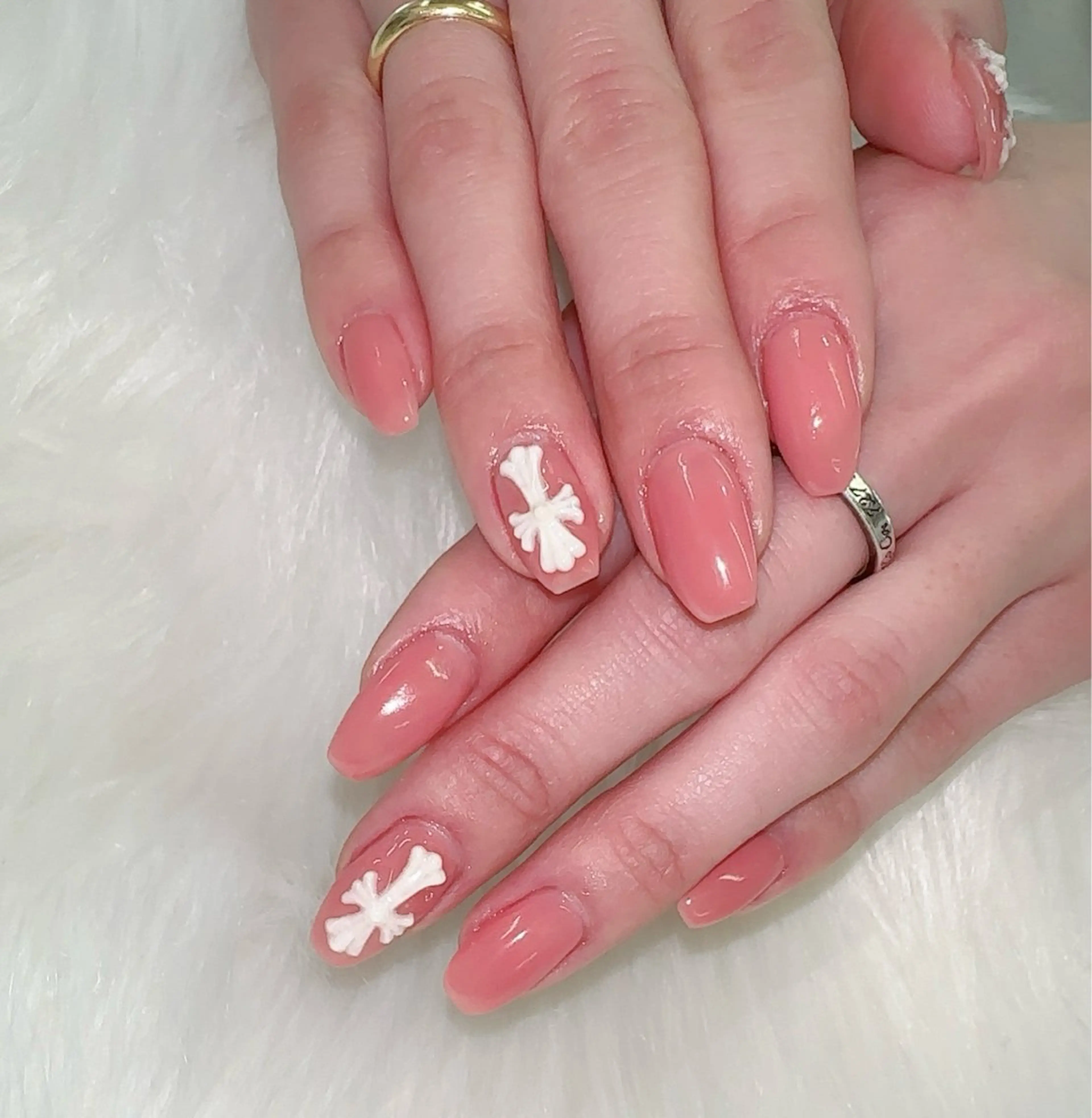 SNSで大人気❣️クロスパーツ✝️2個付きワンカラー⭐️¥6000の写真