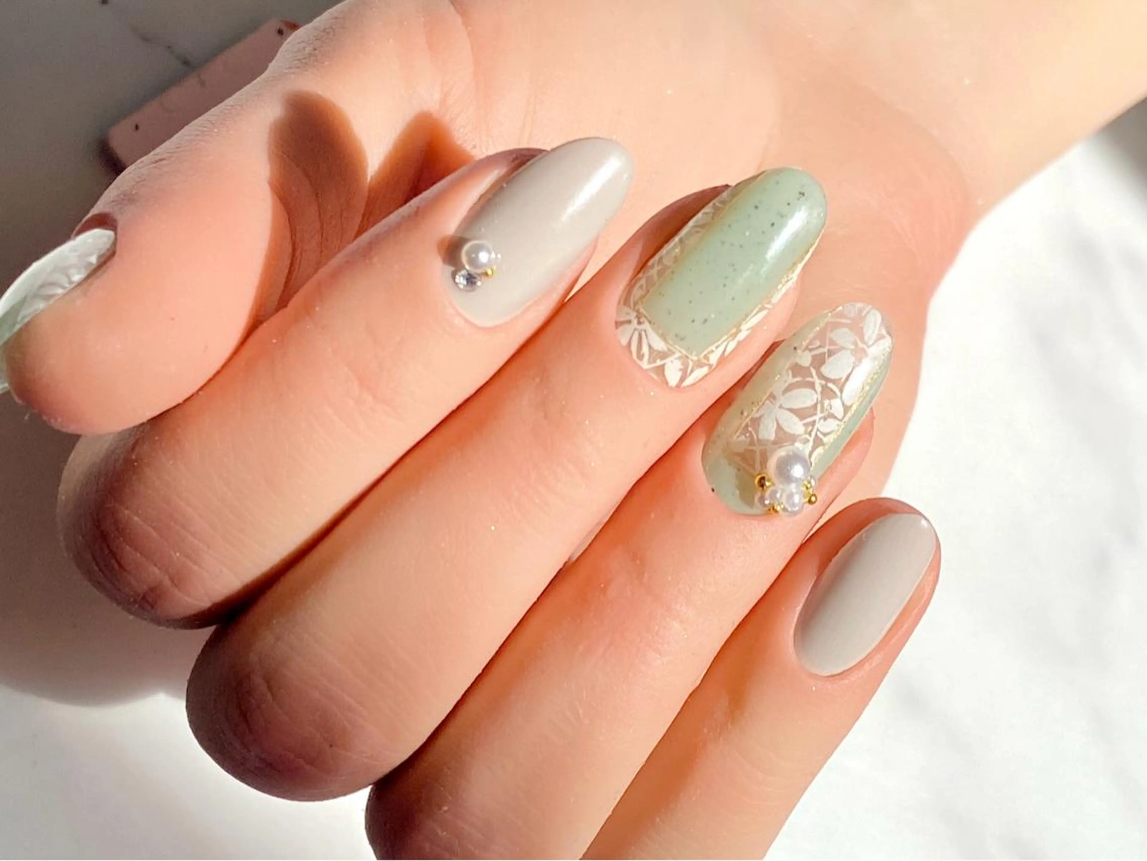 ネイル ジェルネイル ハードジェル レース パラジェル スカルプネイル プライベートサロン Rのネイルデザイン