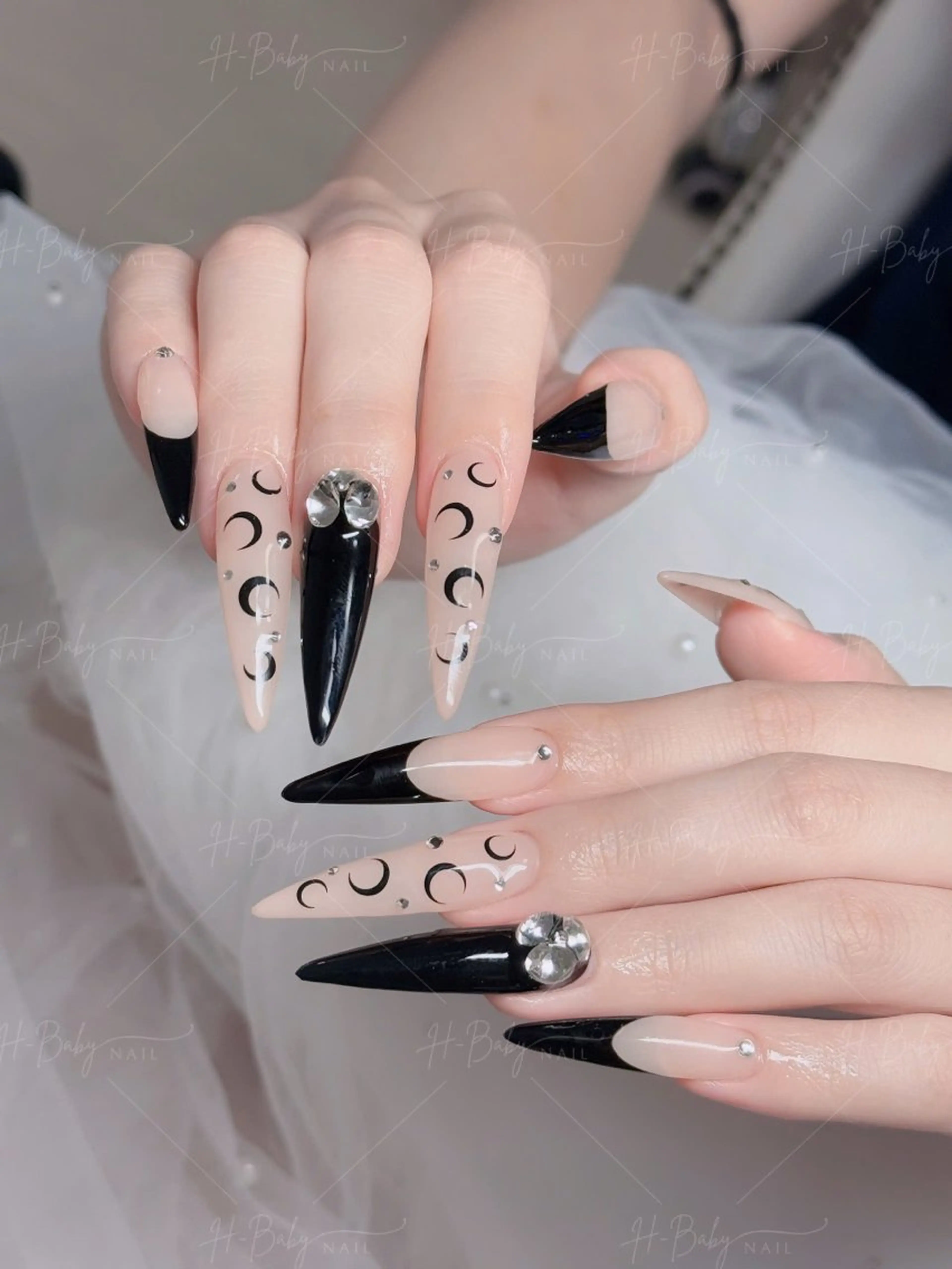 ネイル フレンチネイル ジェルネイル ガラスフレンチ ハロウィン ハート ハンドネイル H.baby Nail Salonのネイルデザイン