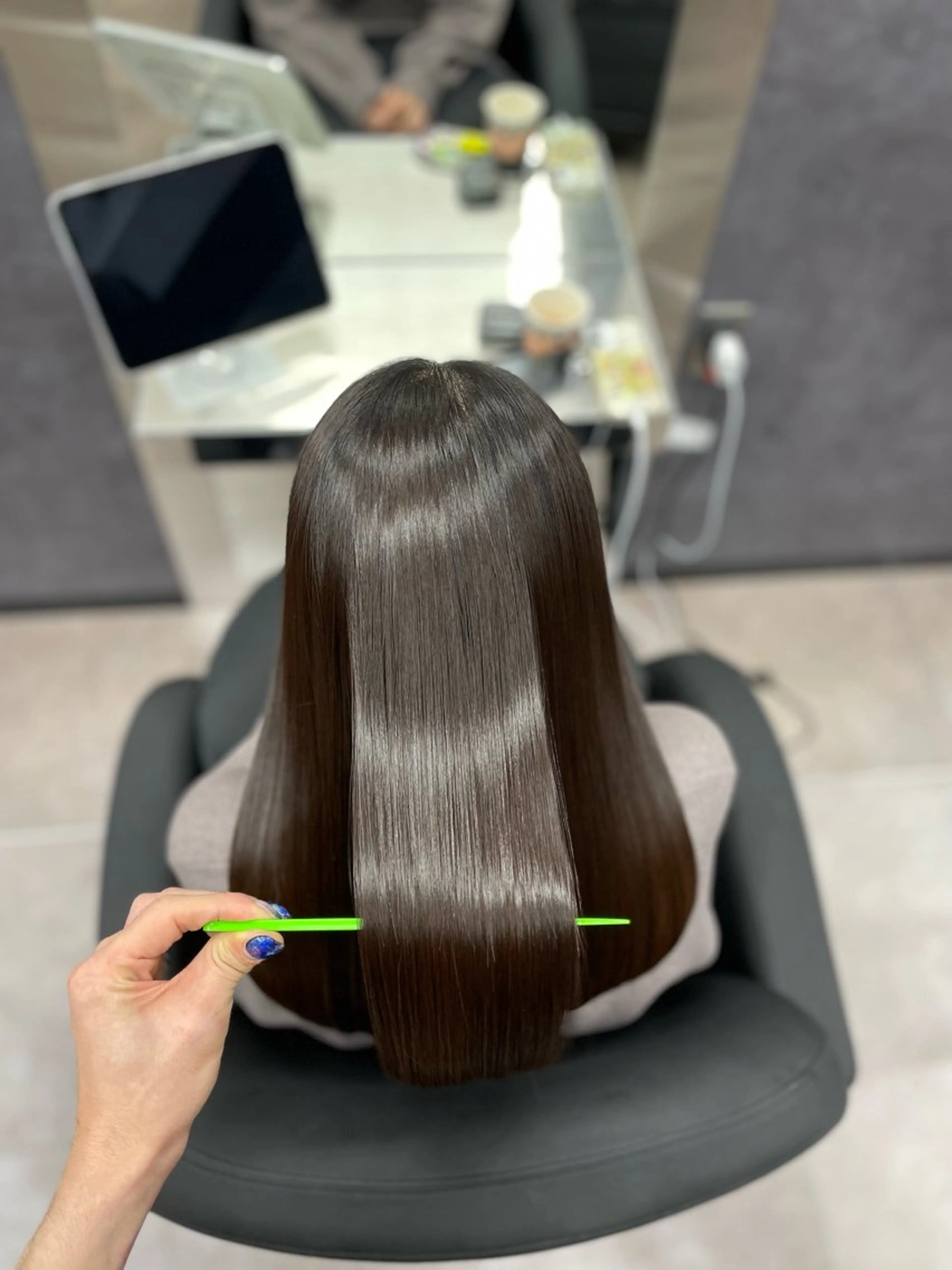 セミロング カット 縮毛矯正 トリートメント CYNTHIADUE 店長｜ IRISUのヘアスタイル