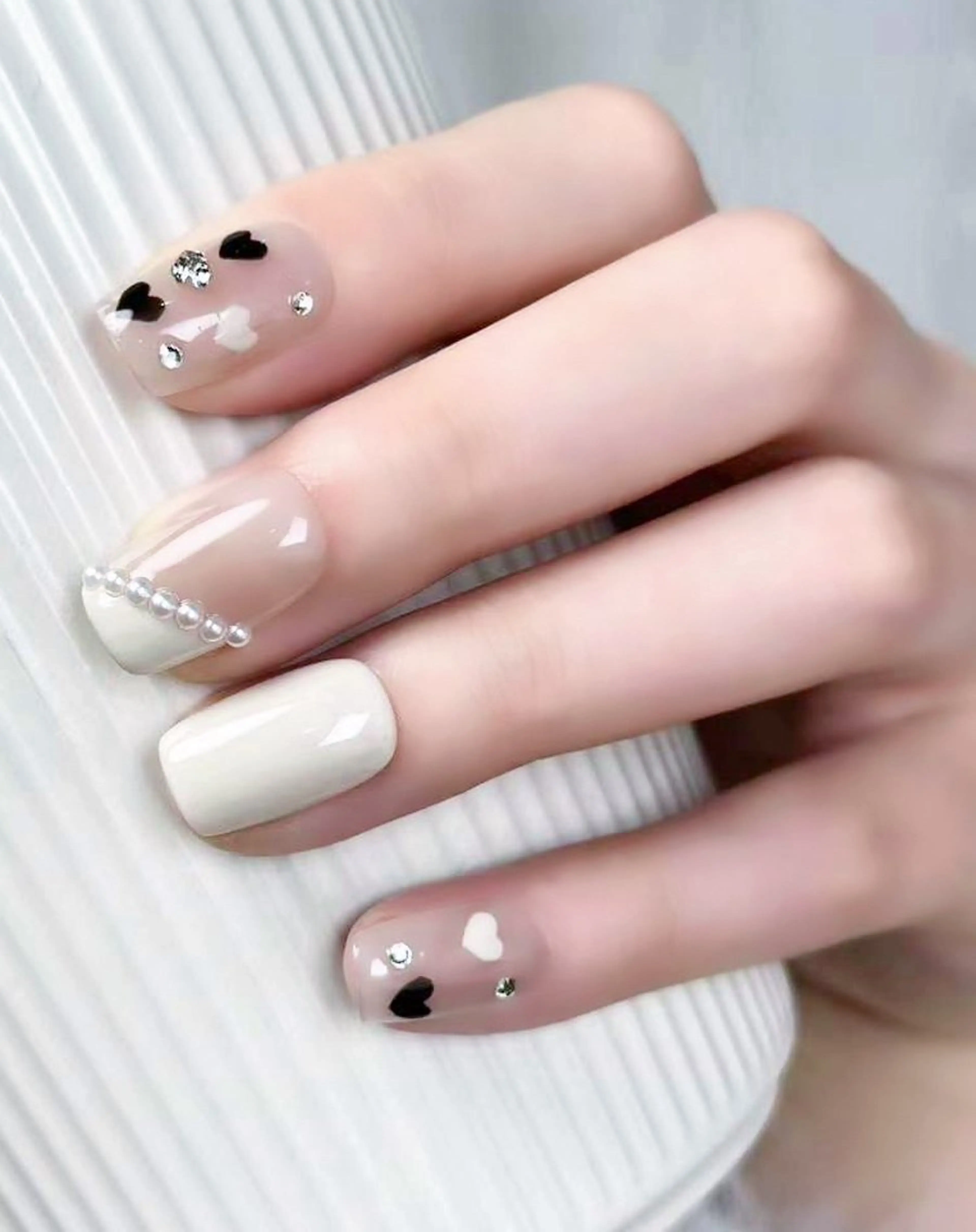 ネイル ハンドネイル MoonNail ユリ🌸のネイルデザイン