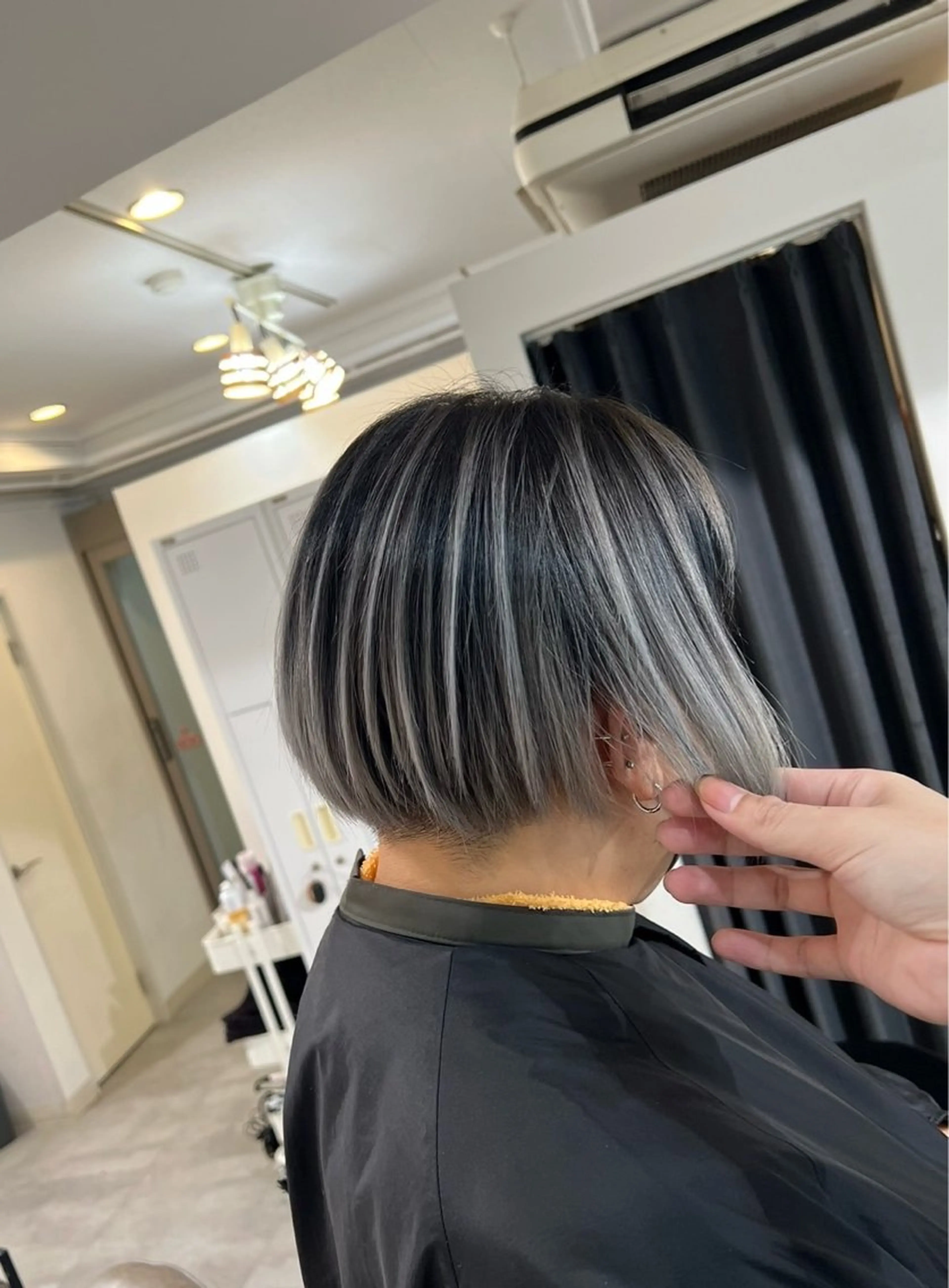 ショート カラー バレイヤージュ シルバー ホワイトシルバー レイヤーカット ヘアカラー トリートメント 指名数No.1 /NAOYAのヘアスタイル