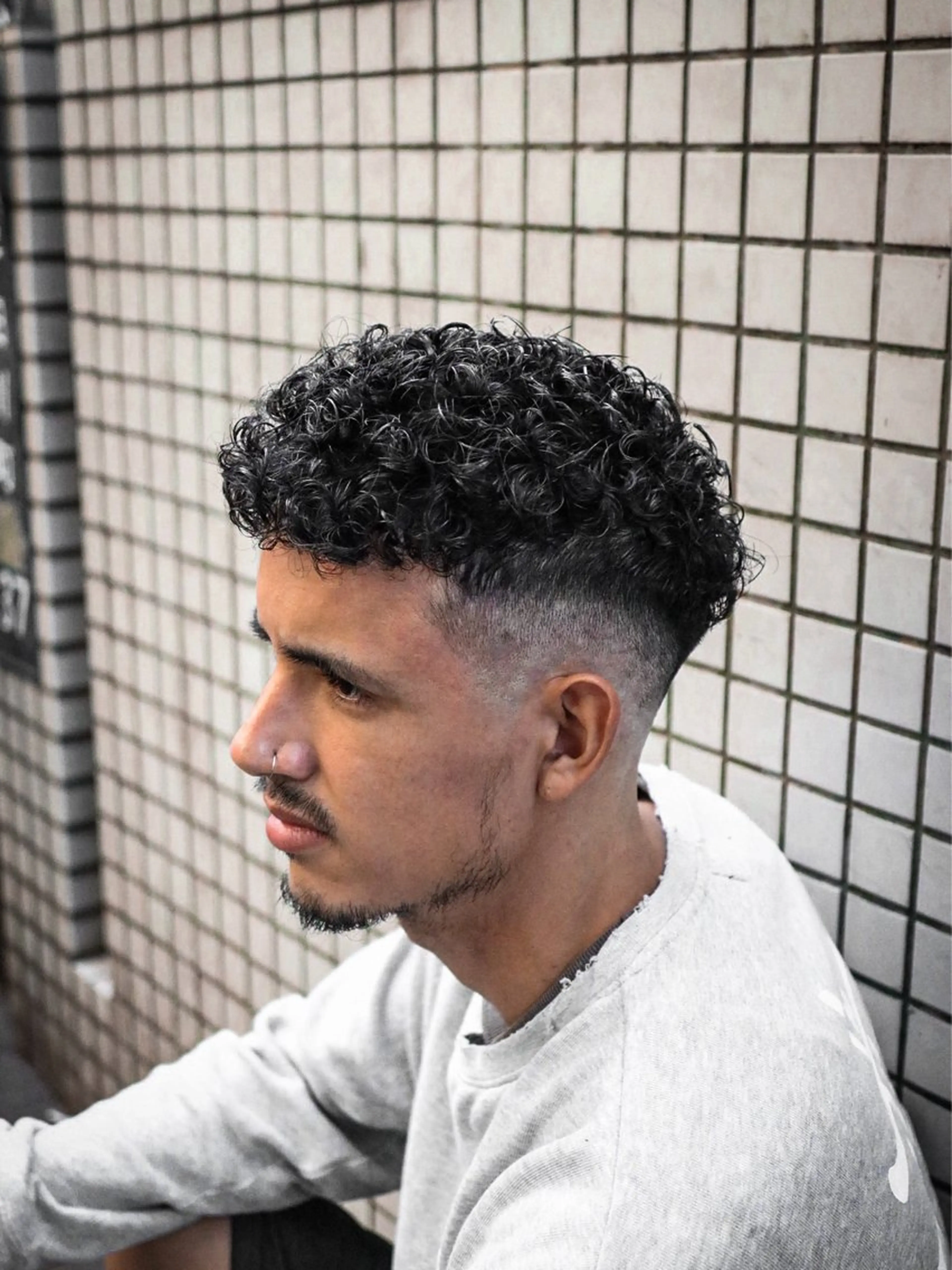 ショート カラー パーマ メンズ メンズブリーチ フェードカット カルマパーマ メンズメッシュ モヒカン 💈men's💈 satoru中目黒のヘアスタイル