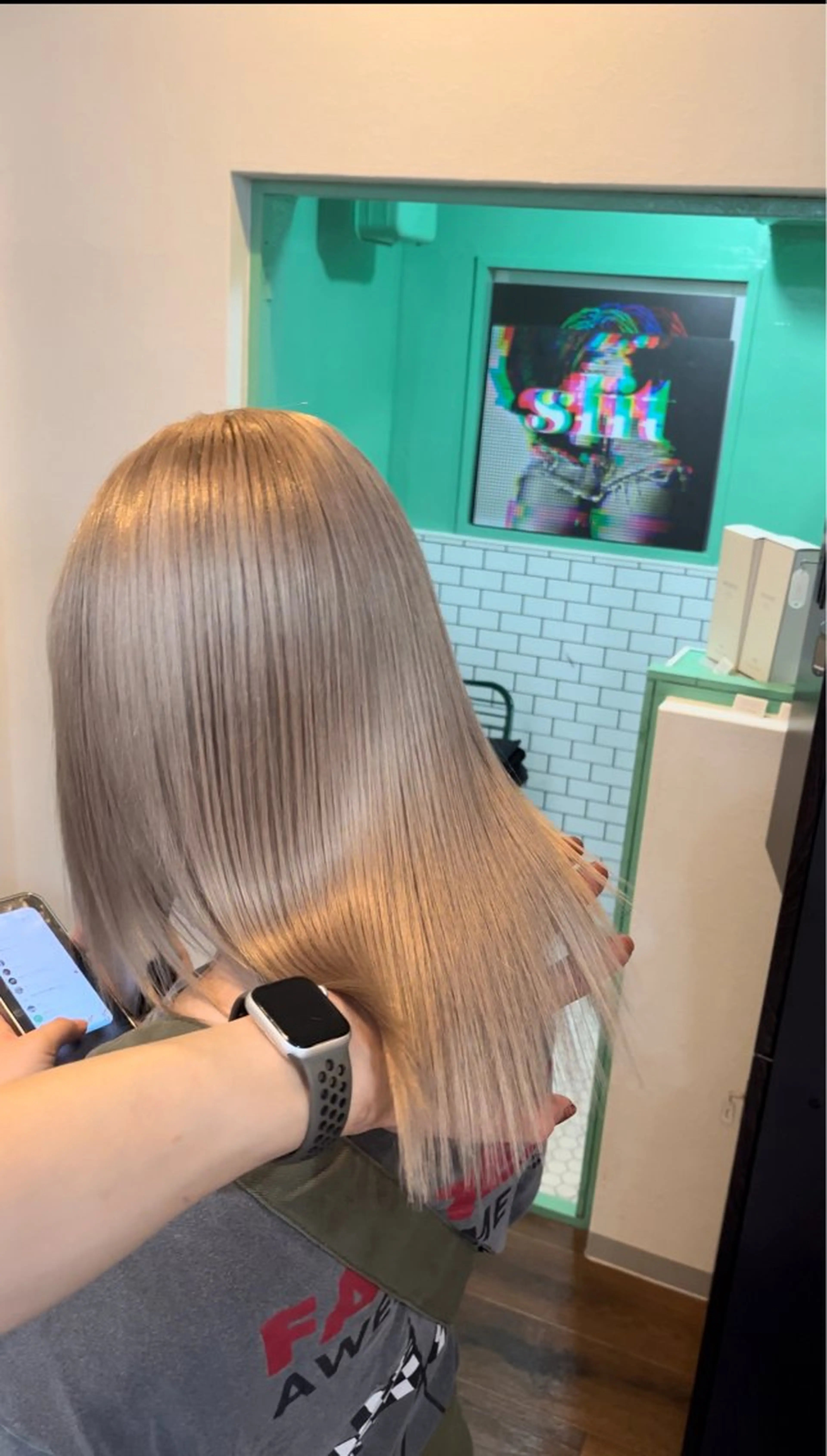 セミロング カラー 💖艶ハイトーン髪質 改善💖ケンシンのヘアスタイル