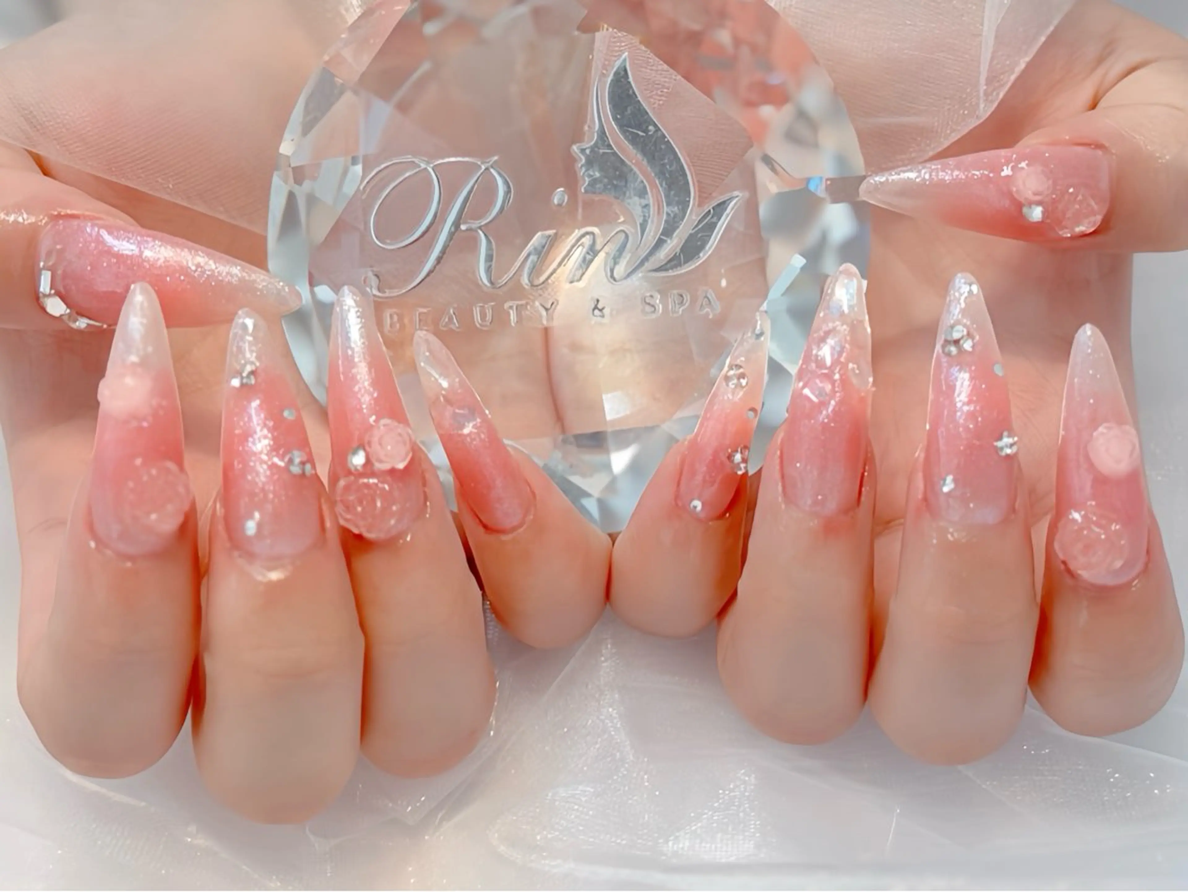 ネイル オーロラネイル チークネイル 桜ネイル クリアネイル ドット ハンドネイル Rin Nail 新大久保店のネイルデザイン