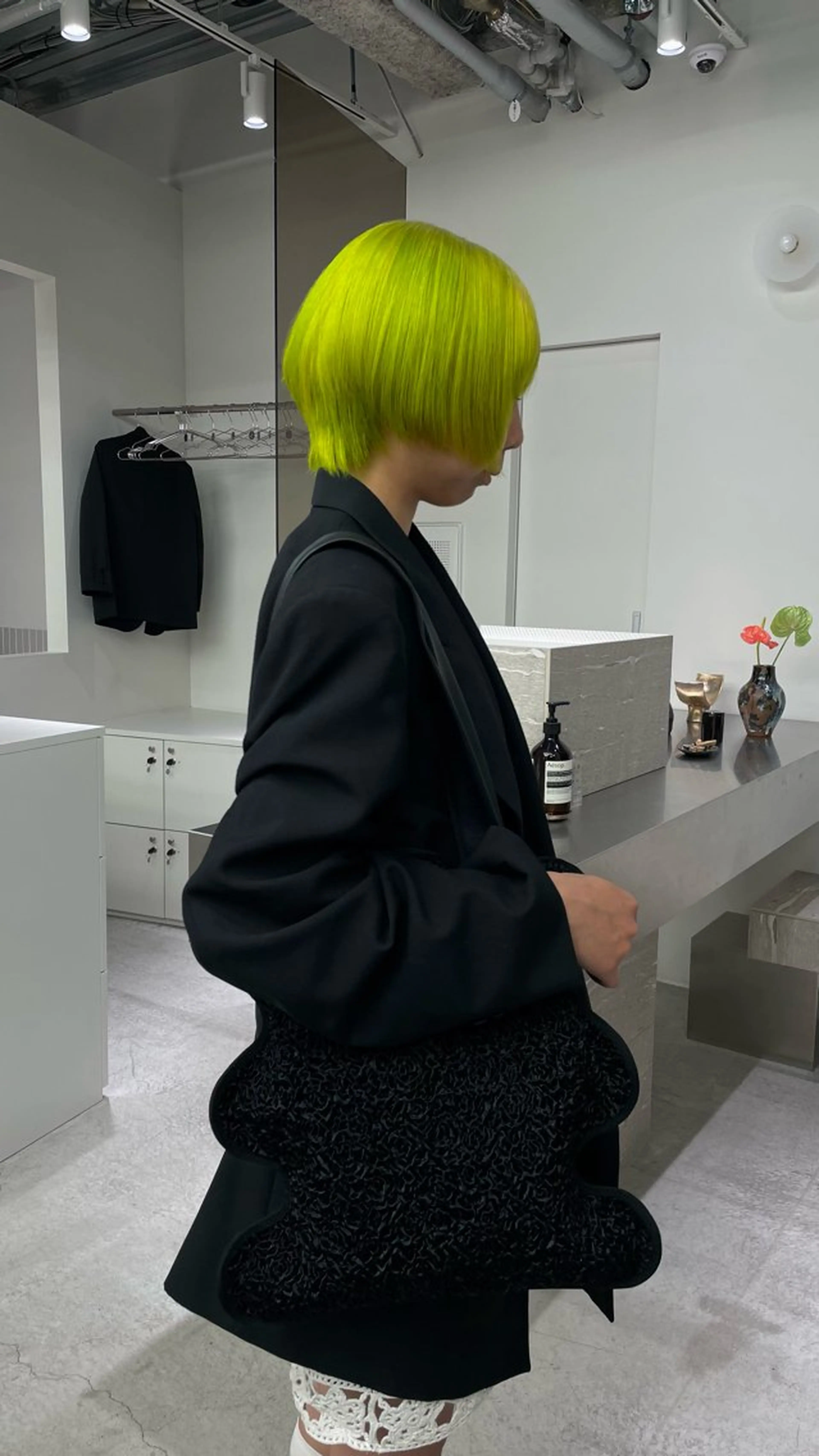 ショート カラー ベージュカラー 黒髪 ホワイトベージュ ボブ レイヤーカット HARUKA/原宿 ショートカットモデルのヘアスタイル