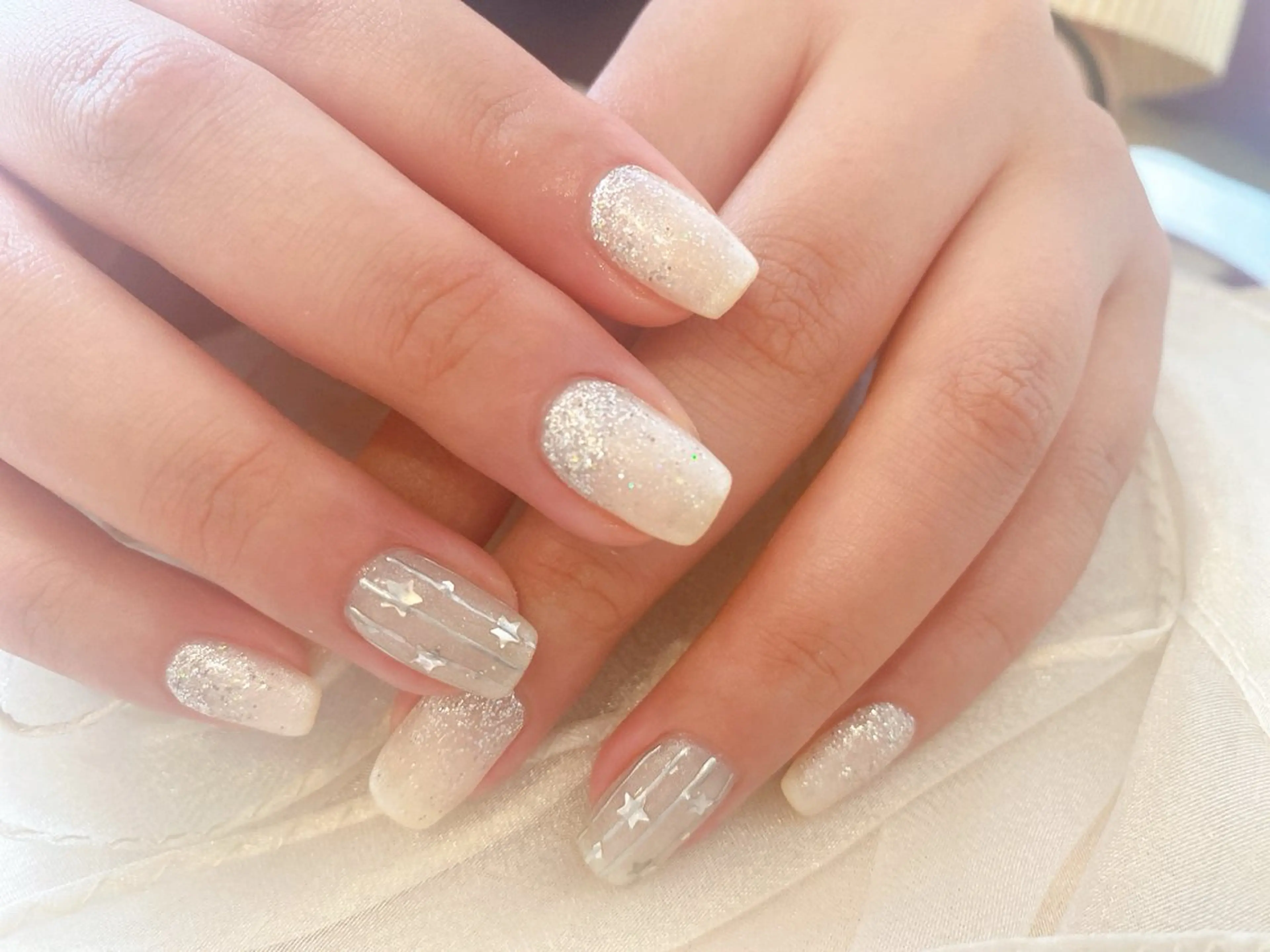 ネイル ラメ(グリッター) ショートネイル シルバー ネイル ティアラのネイルデザイン