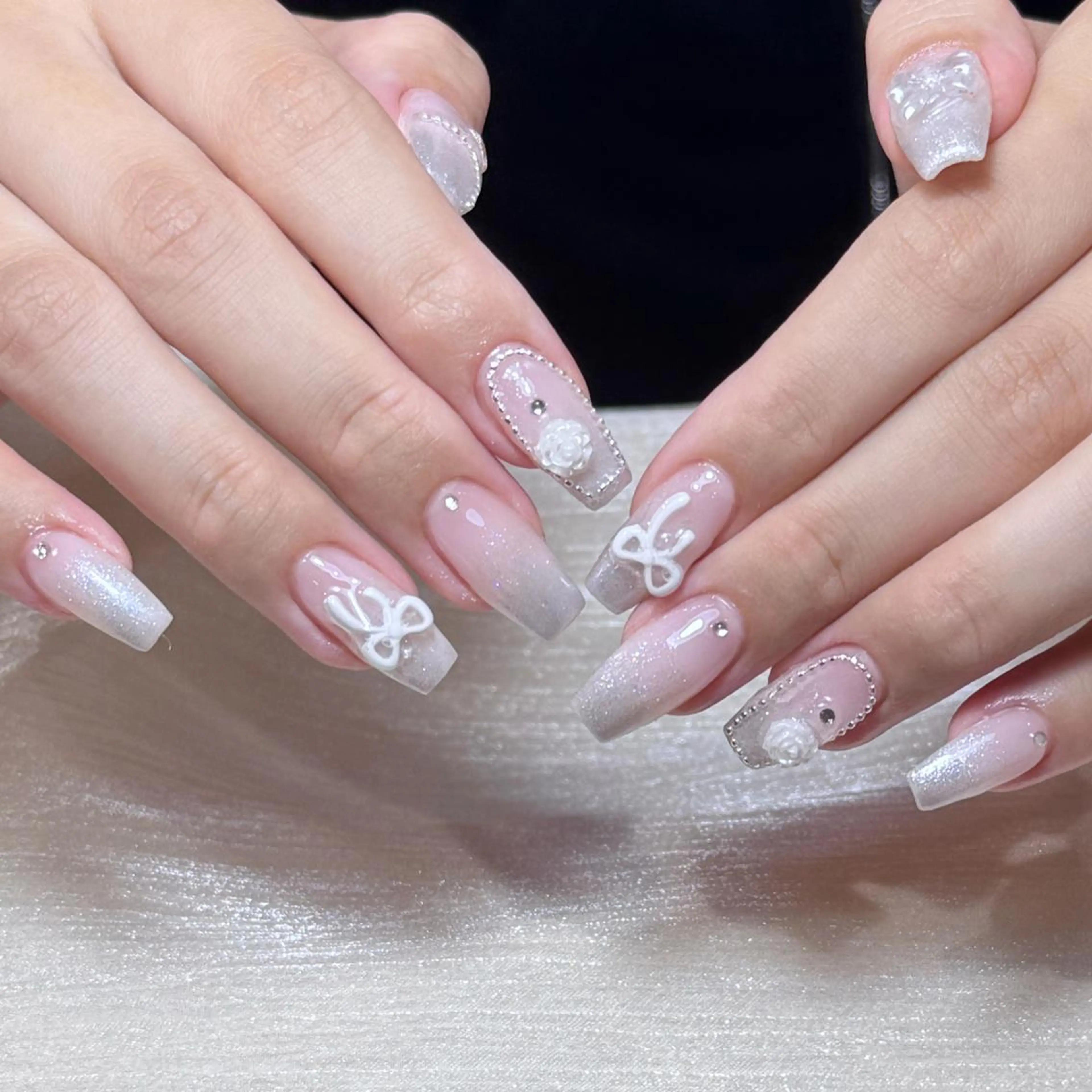 ネイル アートネイル オーロラネイル ガーリー キラキラネイル 韓国ネイル ハンドネイル Una NAILMANAMIのネイルデザイン