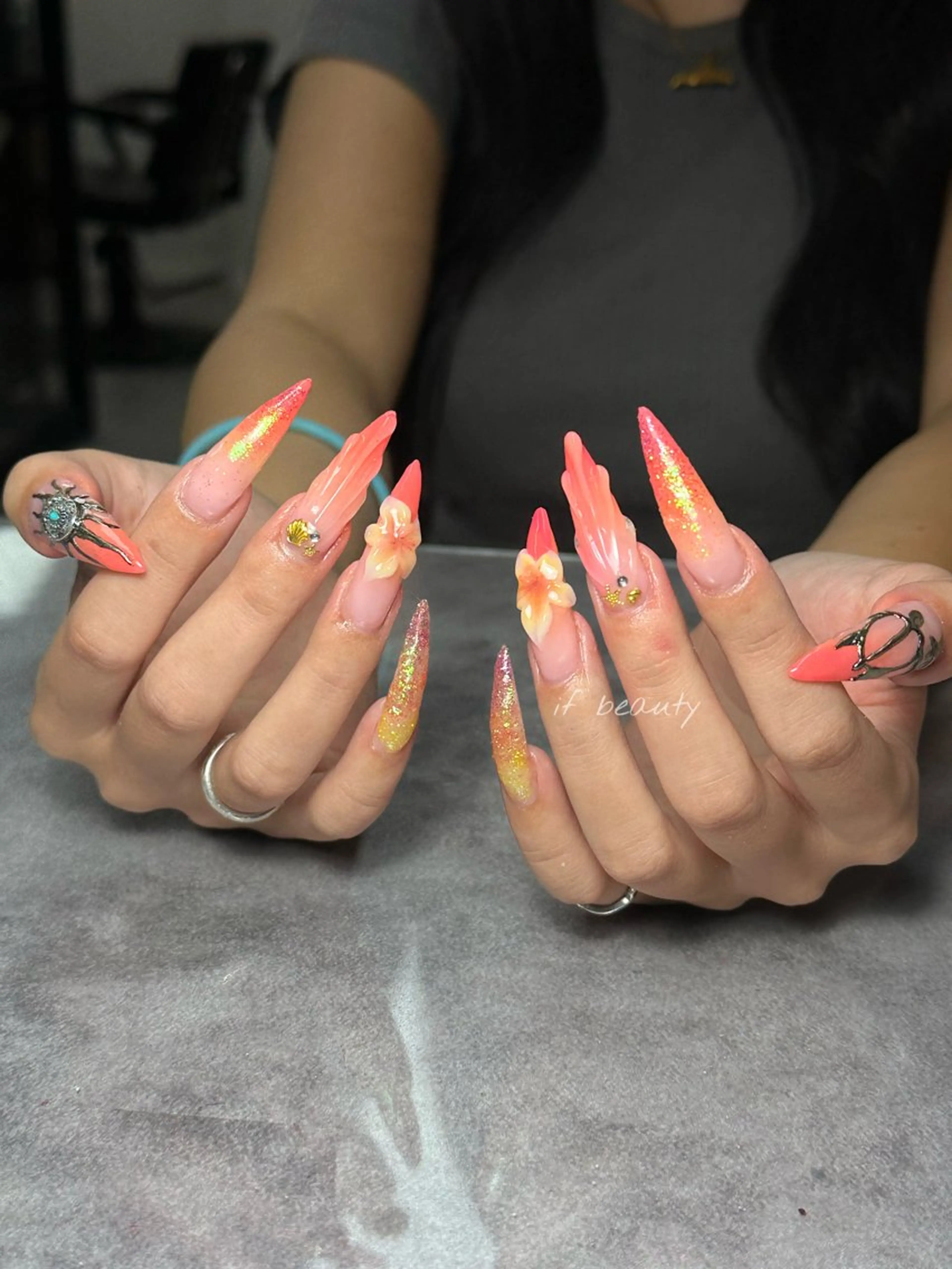 ネイル アートネイル ジェルネイル グラデーション パラジェル ワンホンネイル ハンドネイル if Hair＆Nail Salon所属・IKA /海外ネイル /個性派/ワンホンのネイルデザイン