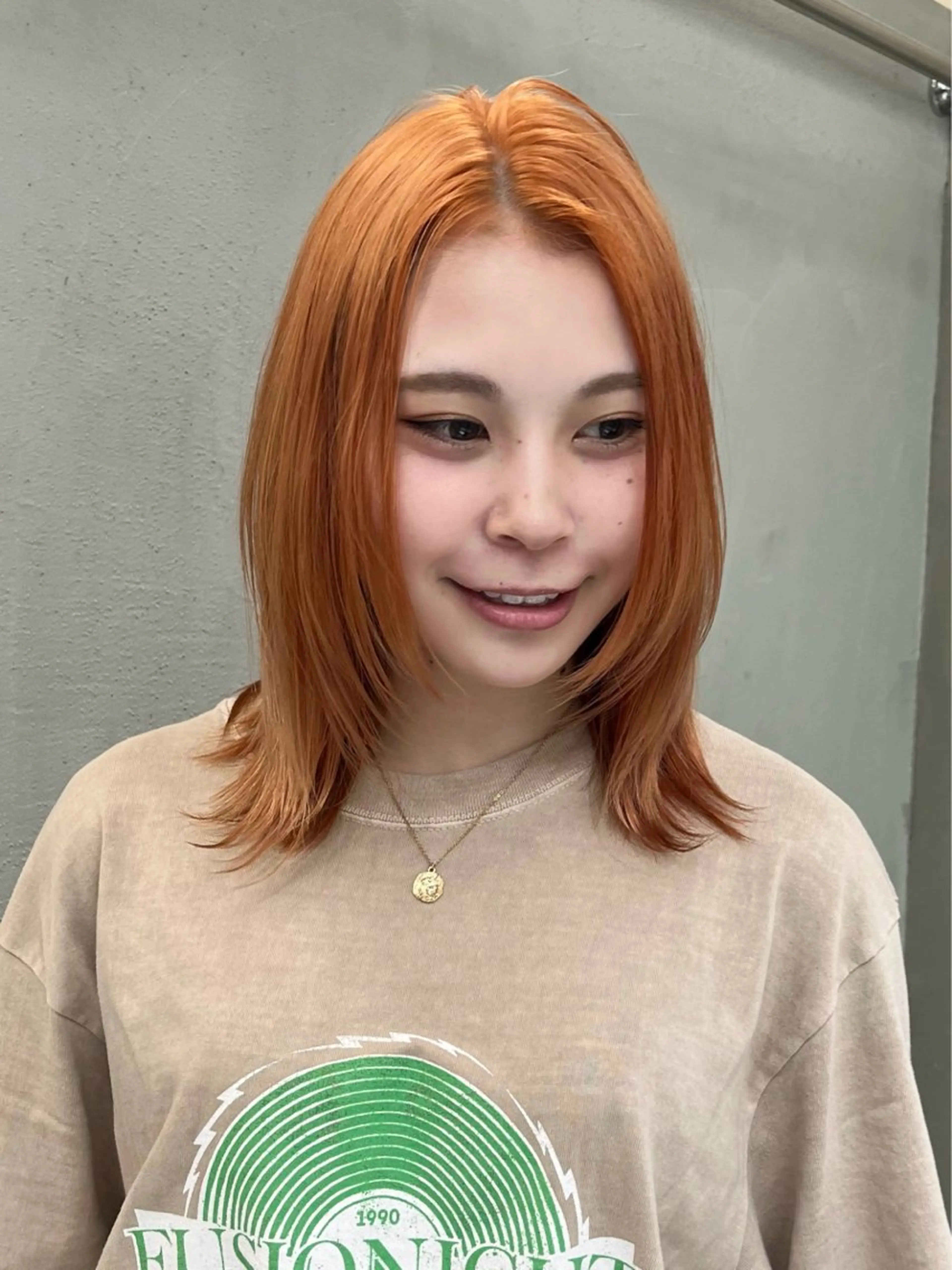 ミディアム イツク ⚡️ ルーツ/ハイトーンのヘアスタイル