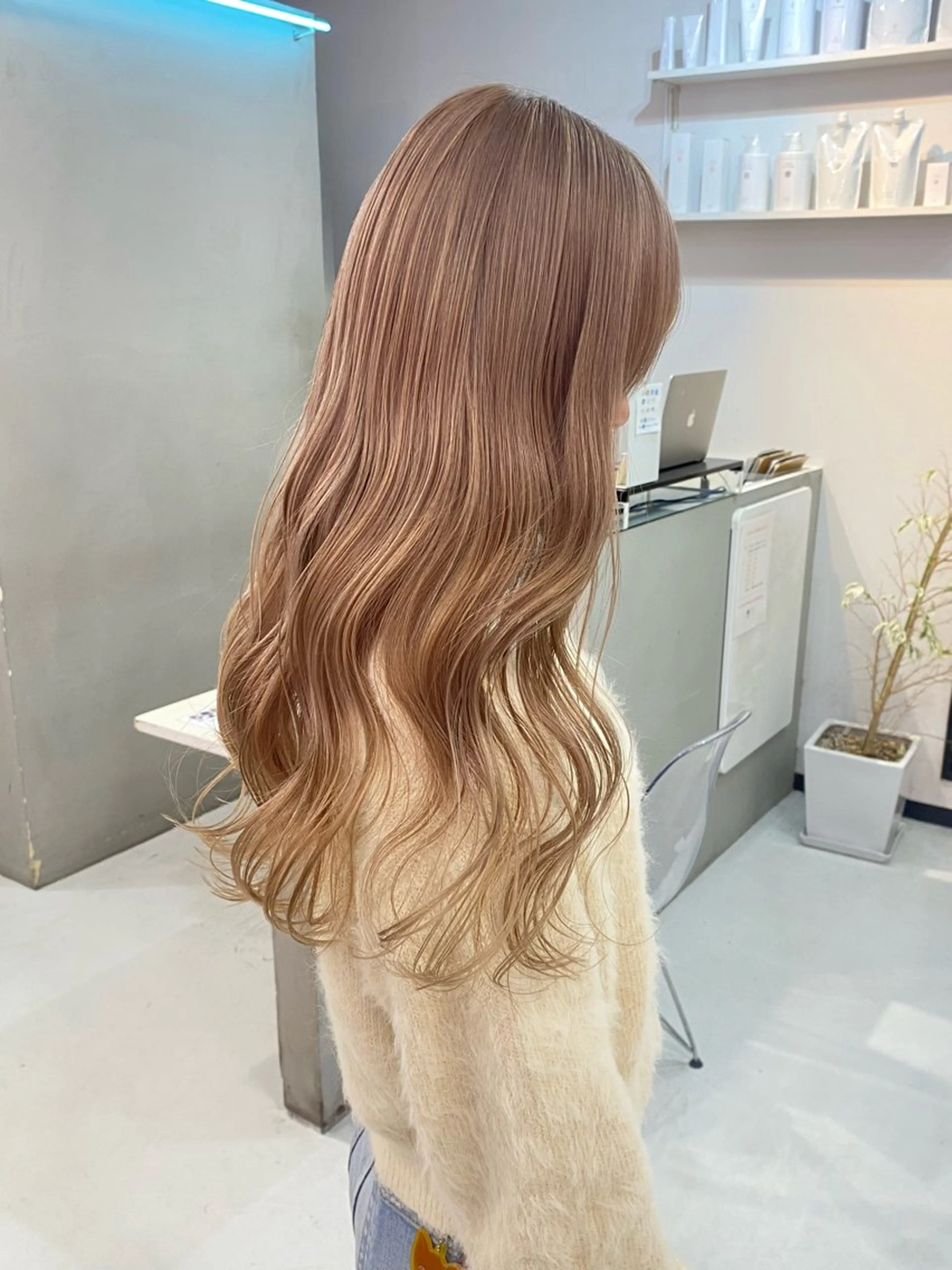 セミロング カラー ベージュカラー ミルクティーベージュ カット ヘアカラー Ayuna /透明感カラーのヘアスタイル