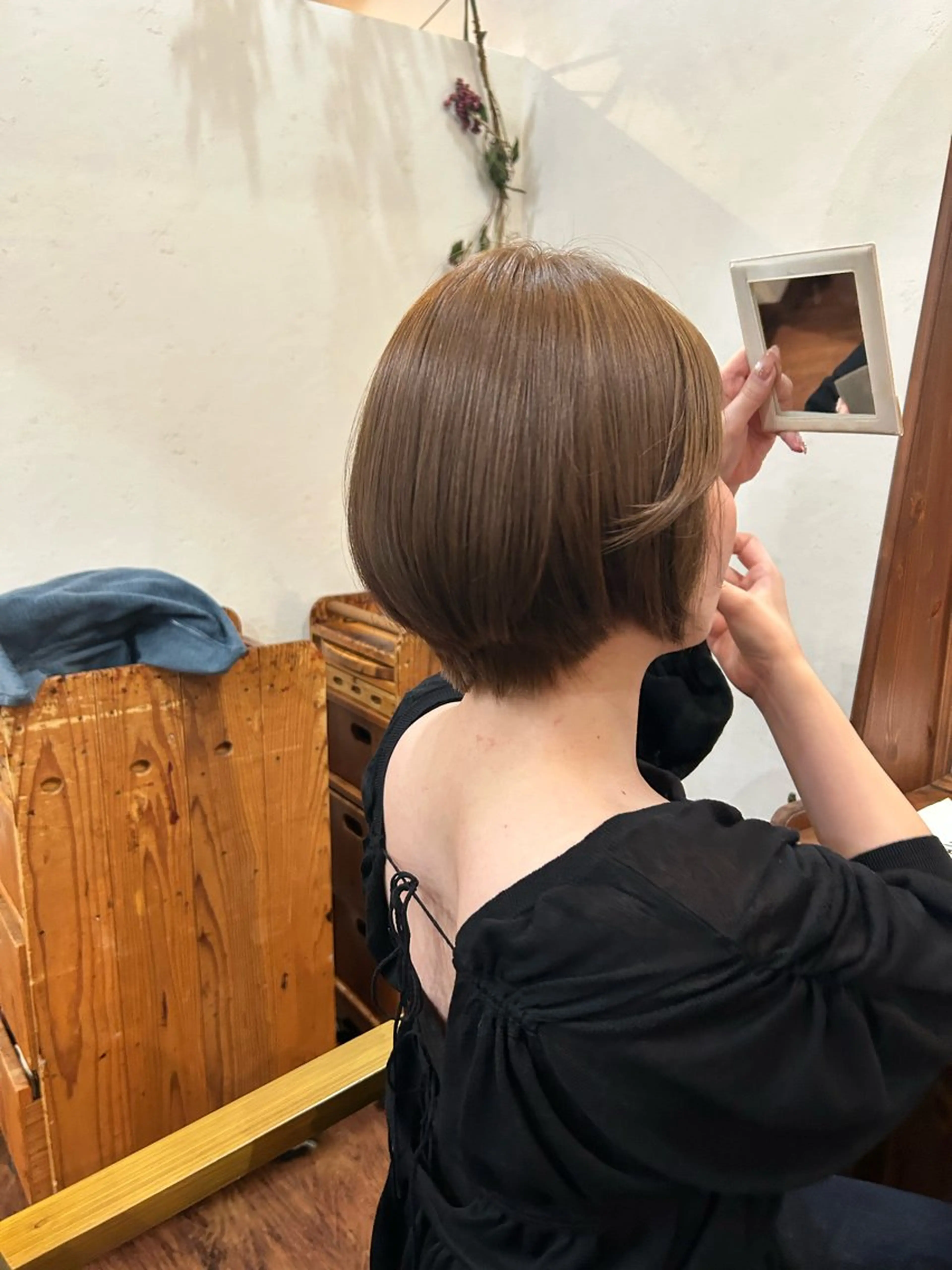 ショート カラー ベージュカラー ブリーチ ダブルカラー ブリーチなしカラー 顔まわりレイヤー カット ヘアカラー トリートメント story 増田 わかなのヘアスタイル