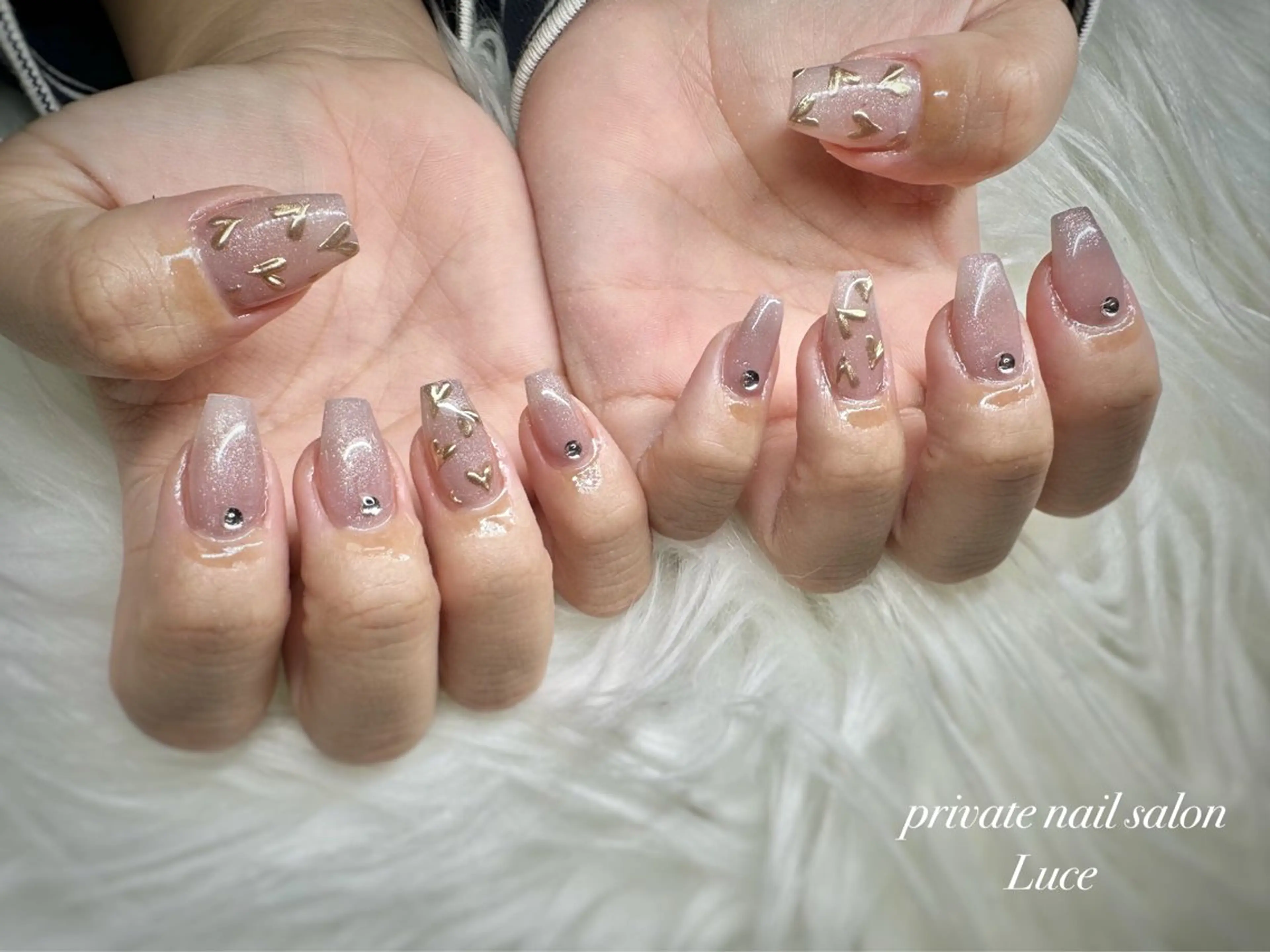 ネイル ストーンネイル ハンドネイル nailsalon Luce🕊️のネイルデザイン