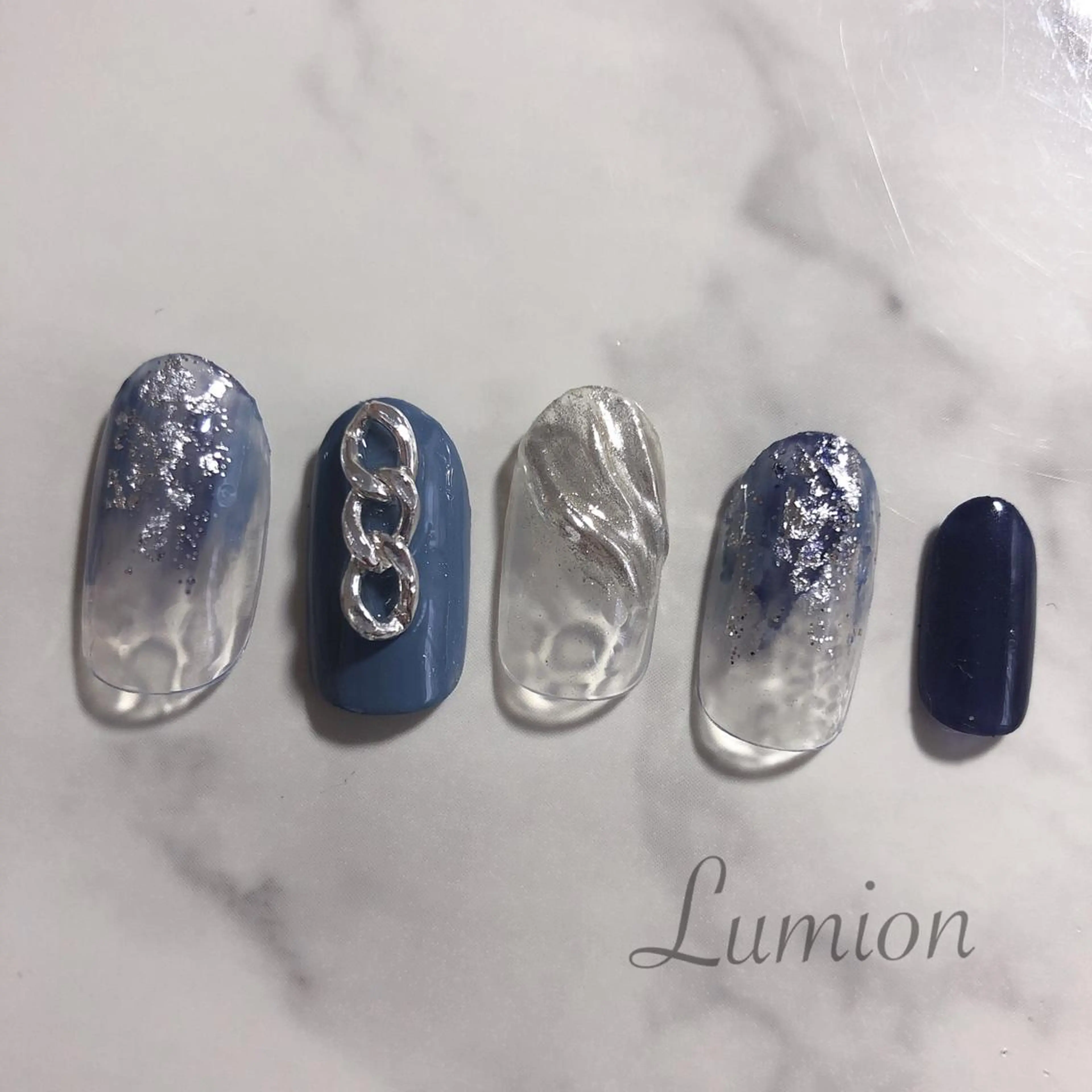 ネイル ブルー ニュアンスネイル シルバー ハンドネイル nailroom Lumionのネイルデザイン