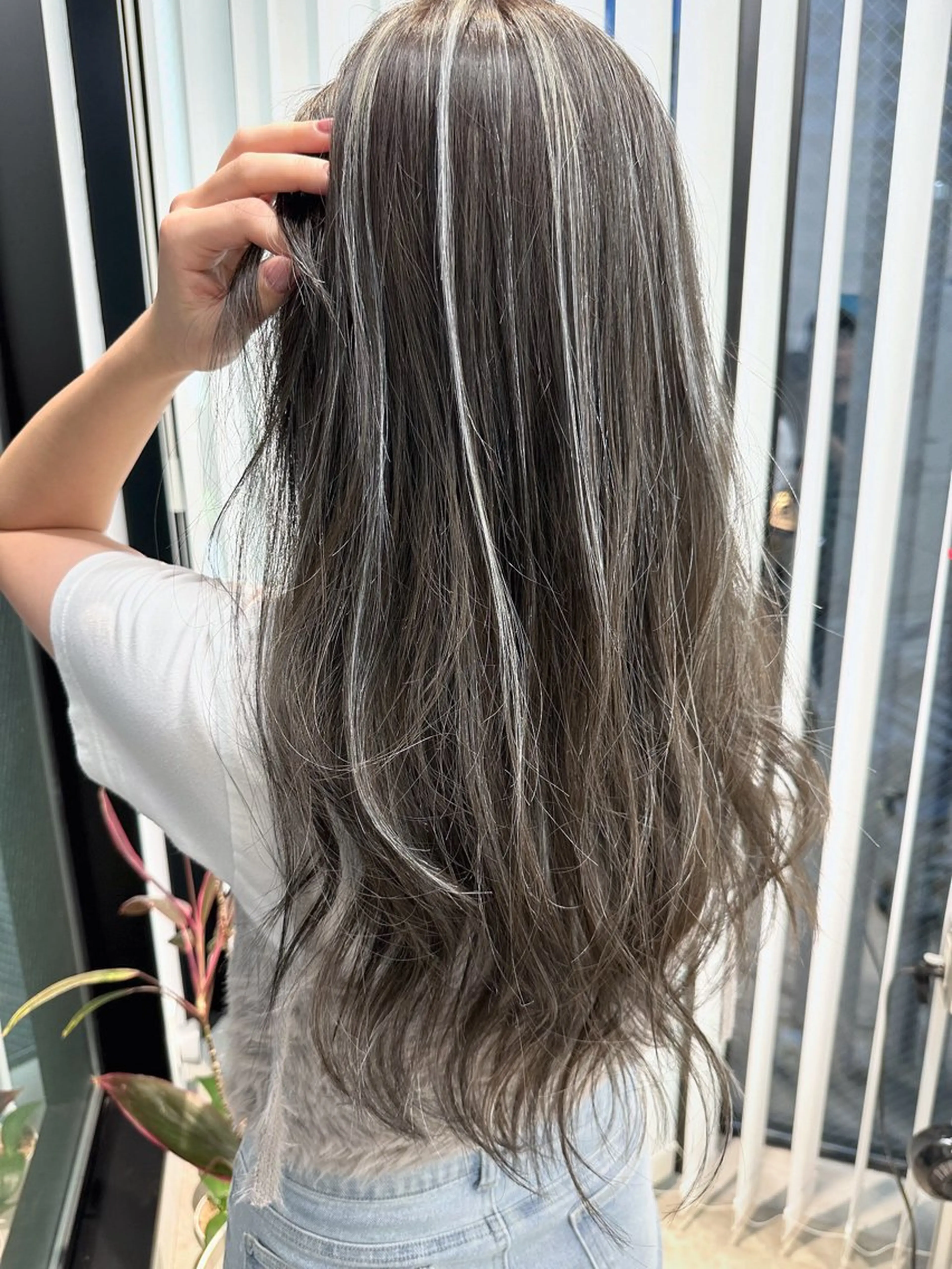 ロング ハイライト ヘアカラー 🔷ブリーチバレイヤ ージュ🔷飯野達也のヘアスタイル