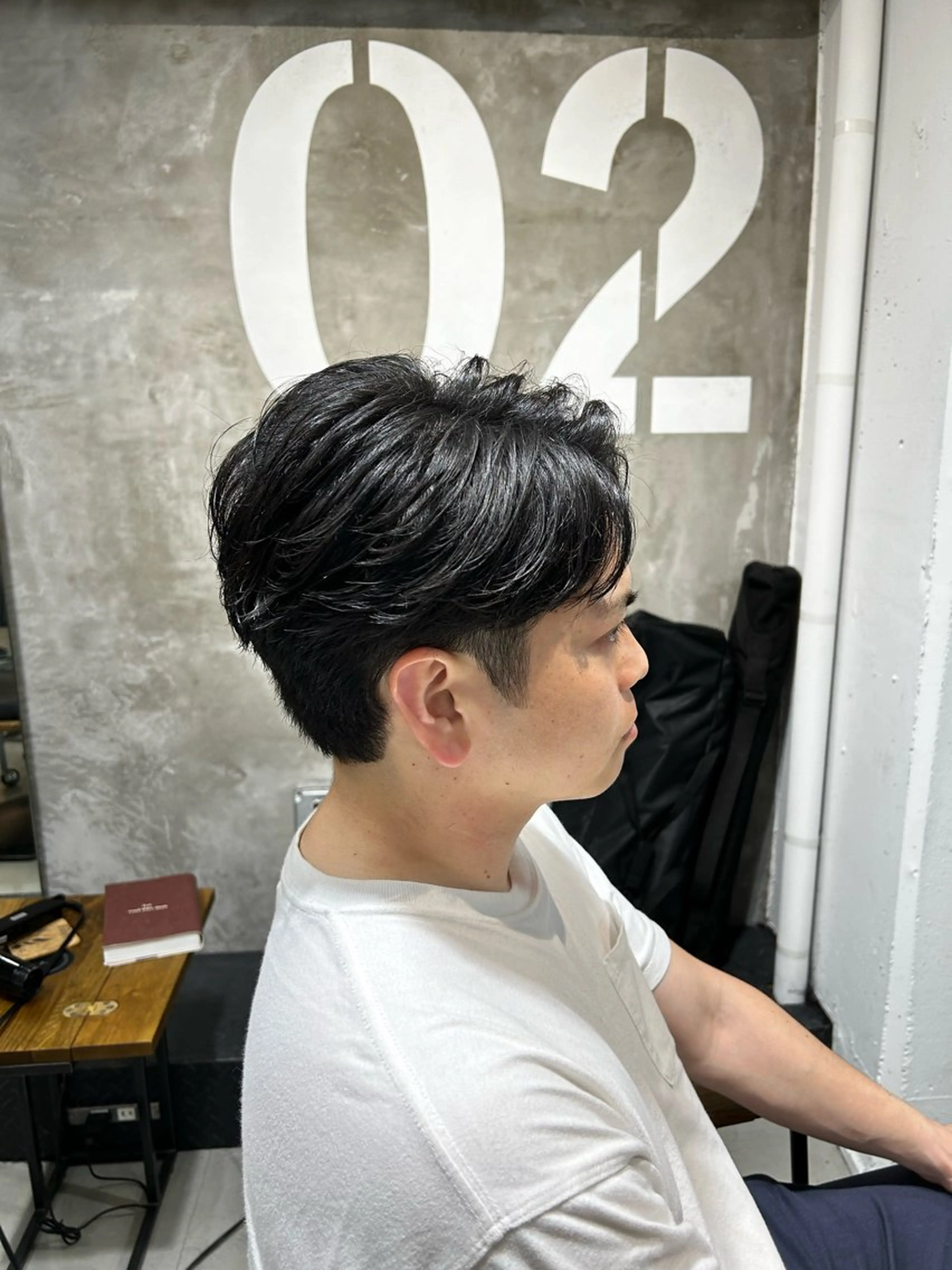 ショート パーマ ヘアアレンジ メンズ アップバング ダウンパーマ メンズパーマ ショートヘア 岩城 滉成のヘアスタイル