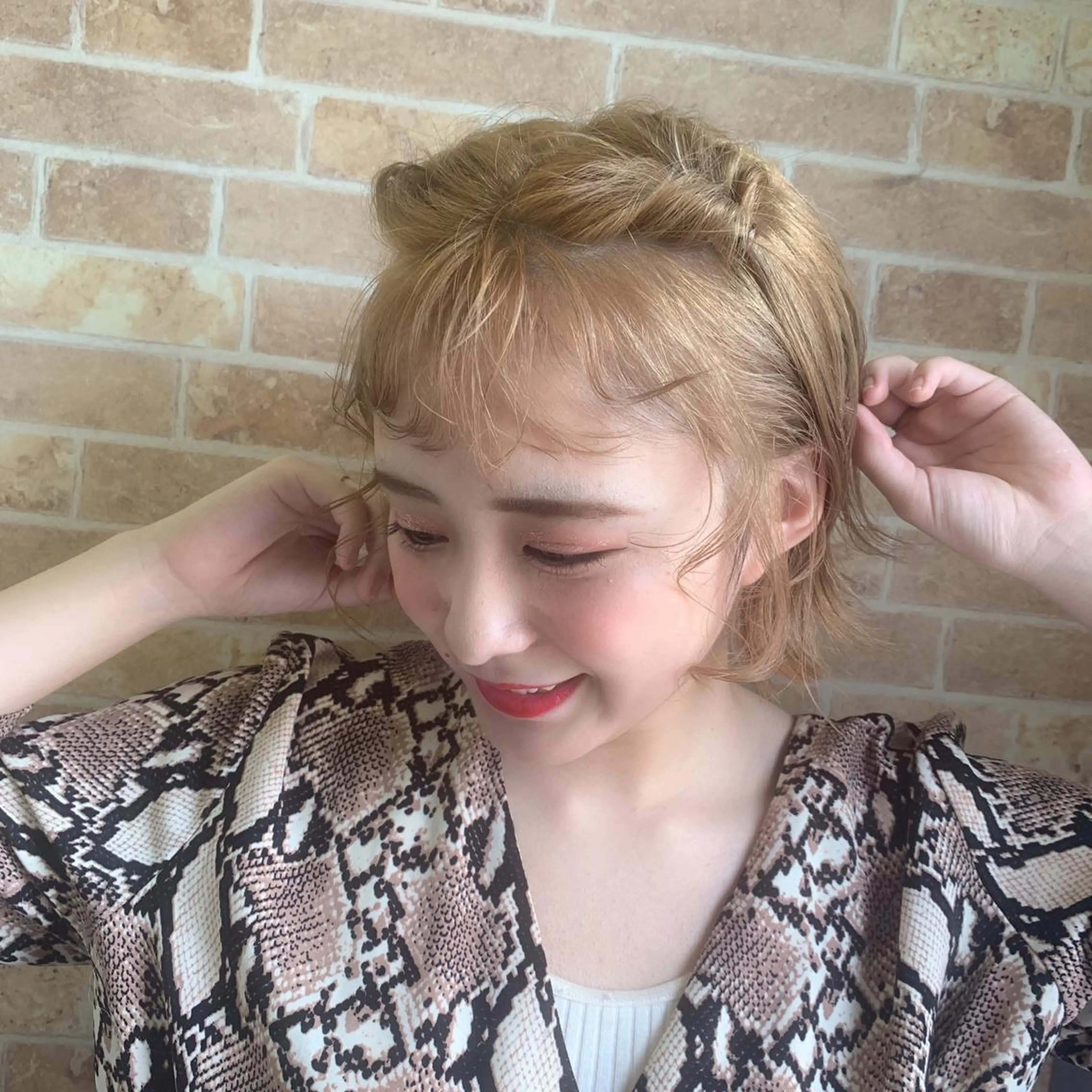 ショート カラー ヘアアレンジ カット ヘアカラー 韓国ヘア🇰🇷 YURIYAのヘアスタイル