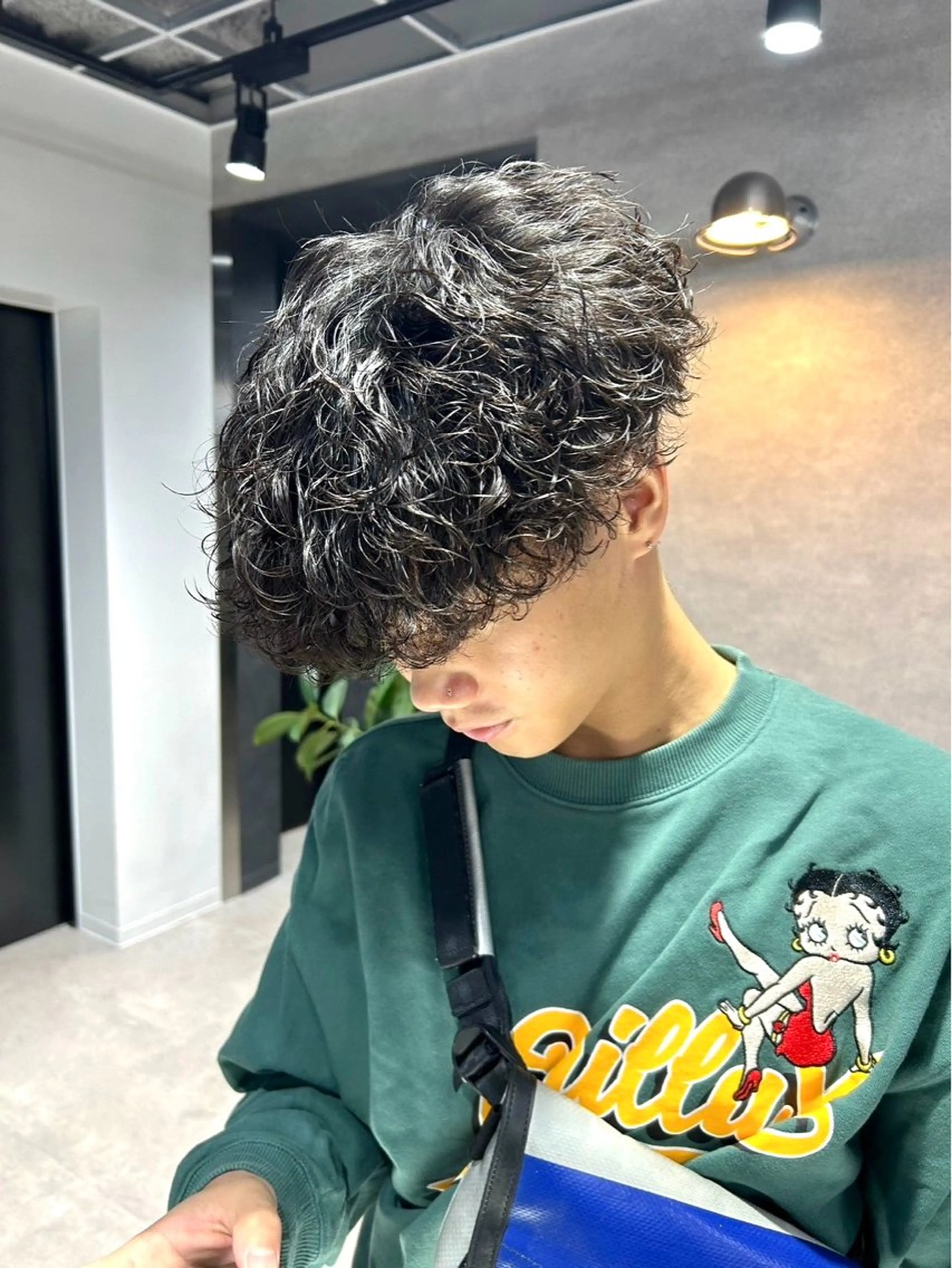 パーマ メンズ センターパート マッシュ メンズパーマ 学生（メンズ向け） 波巻きパーマ メンズパーマ全般/ 似合わせ/ジョウのヘアスタイル