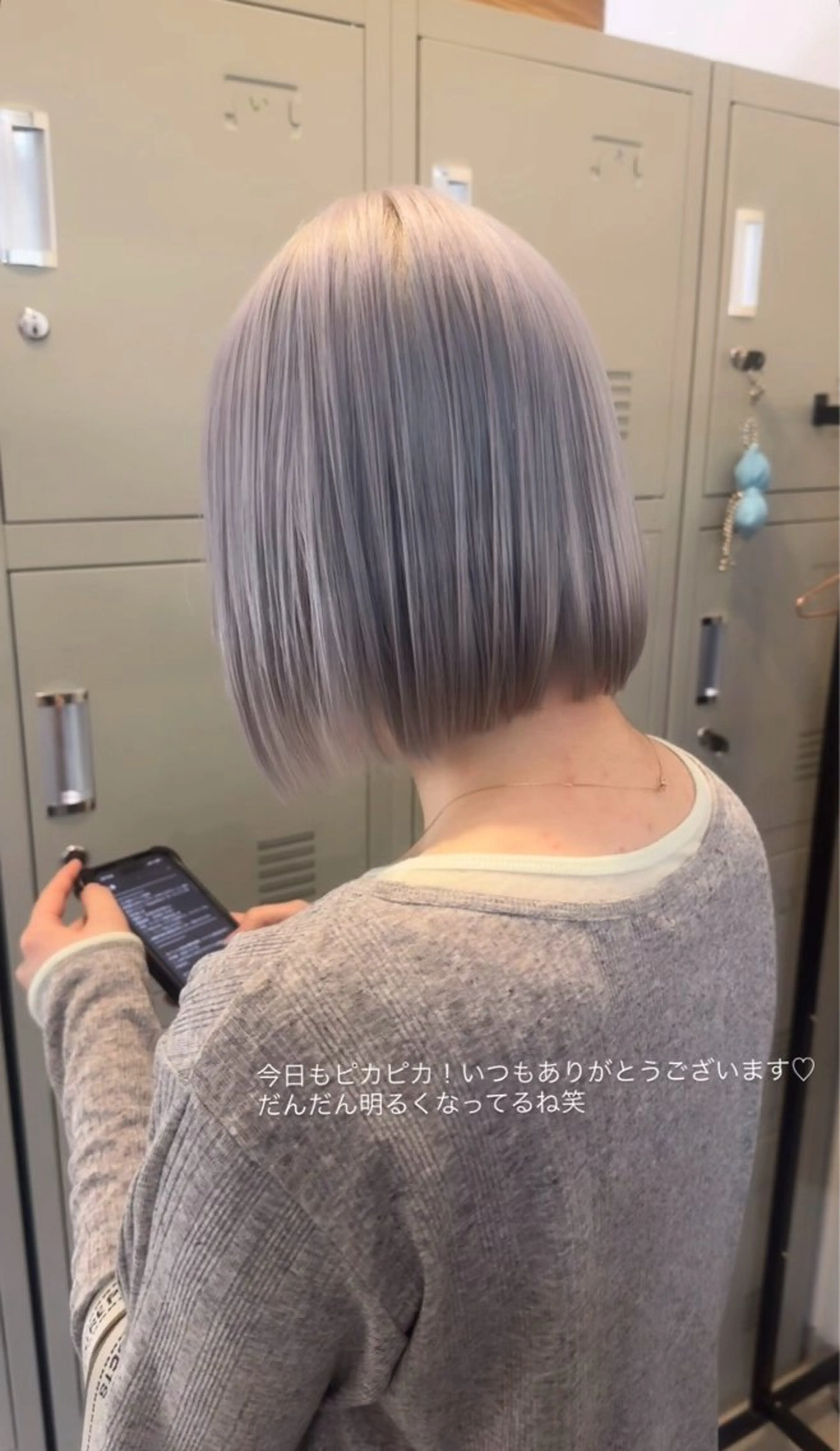 ショート ヘアカラー トリートメント ケアブリーチ/派手髪 ハイトーン/ナナのヘアスタイル