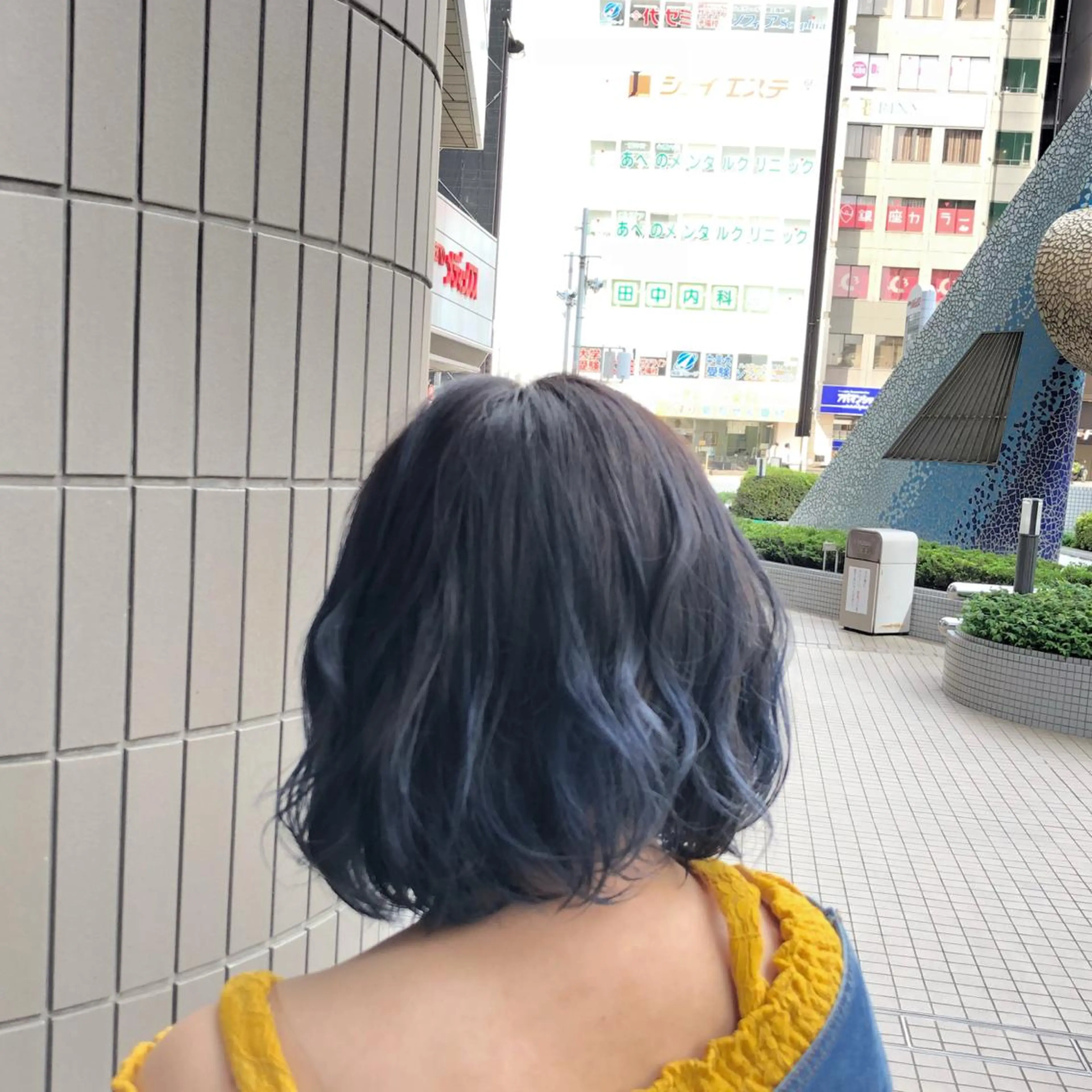 ミディアム カラー アッシュ グラデーションカラー ネイビーカラー カット ヘアカラー トリートメント SHAFT Ieiriのヘアスタイル