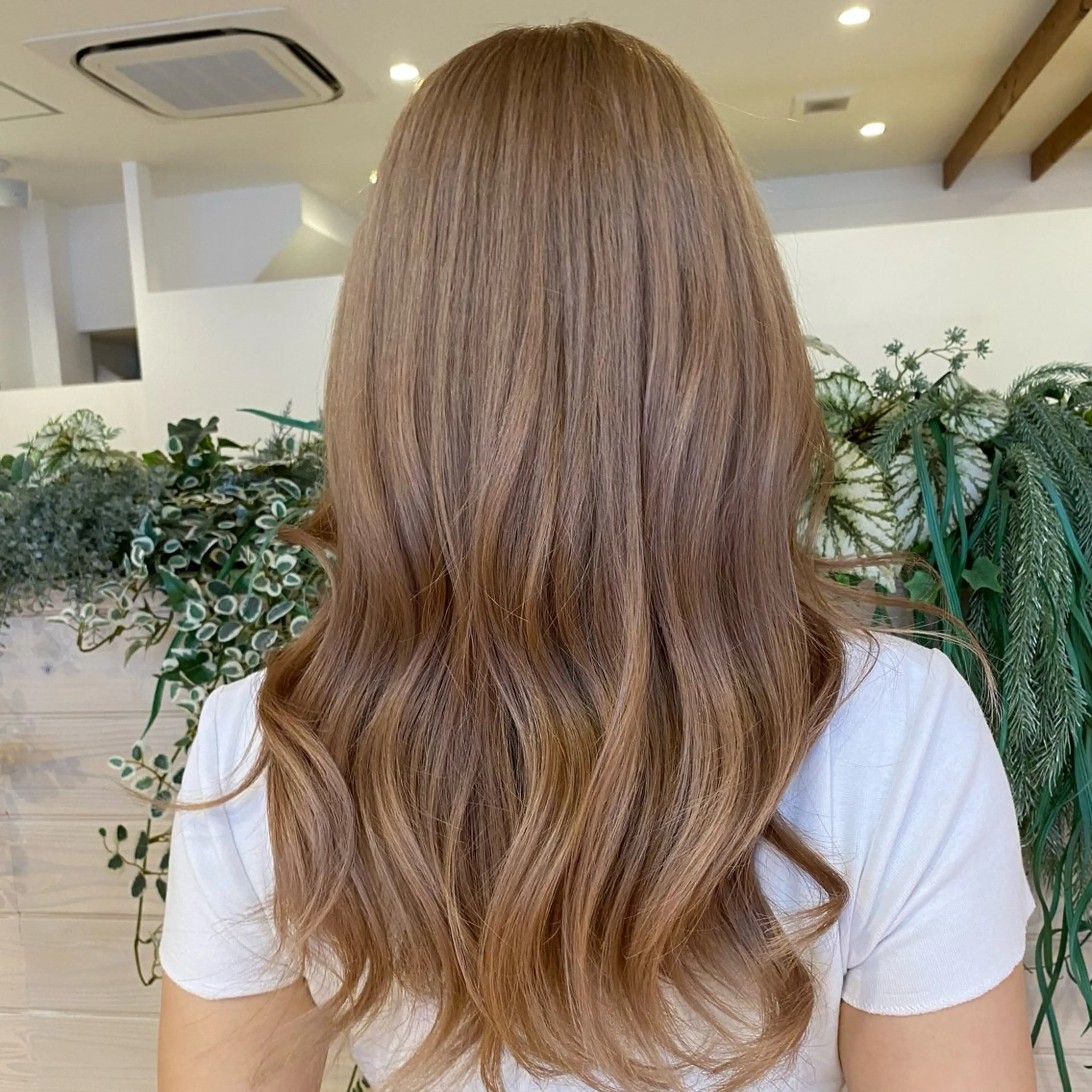 ロング カラー 山西 真琴のヘアスタイル