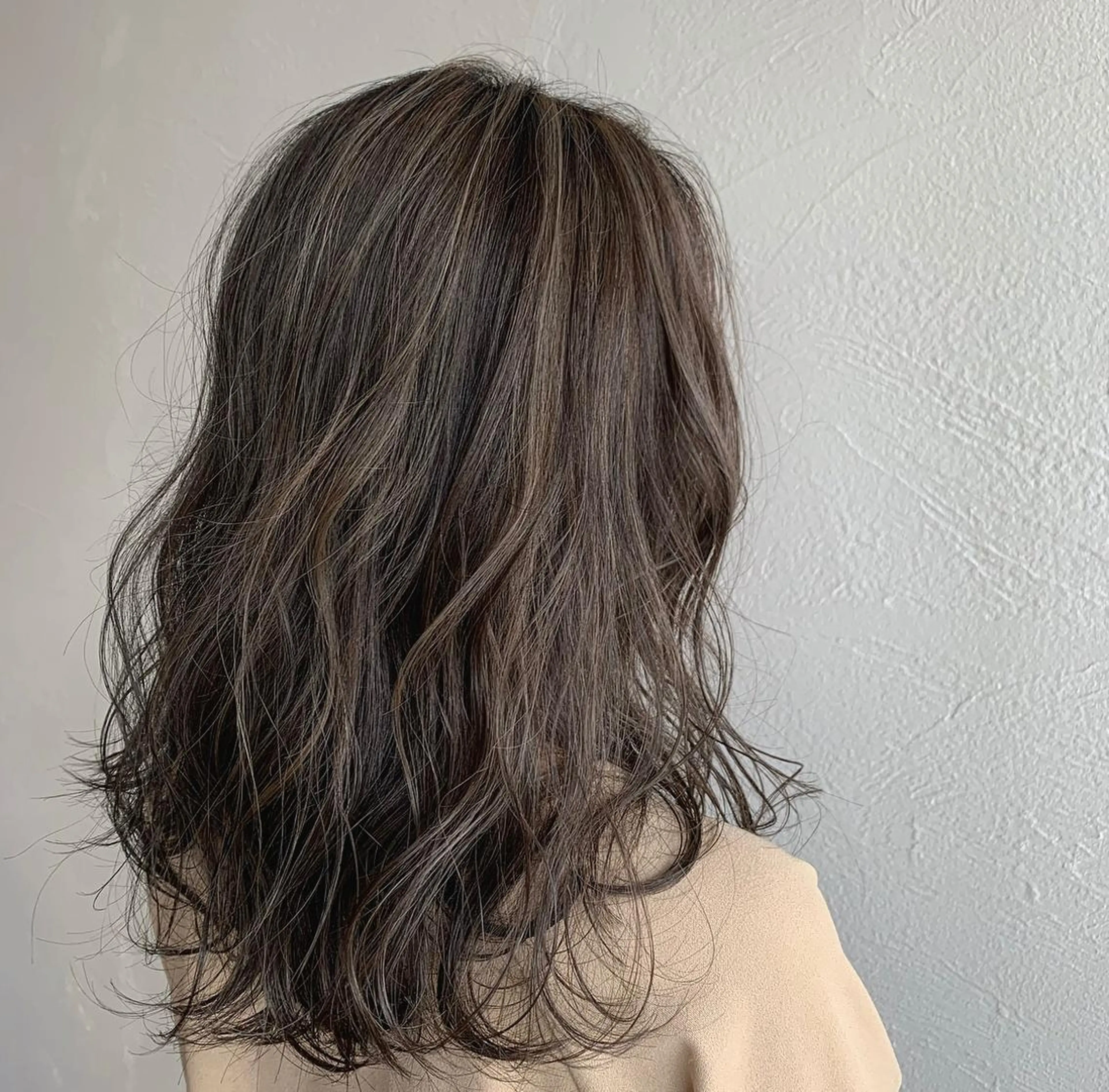 セミロング カラー グレージュ ハイライトカラー ハイライト 満足度🐼◎🌟🌈 村上栞菜のヘアスタイル