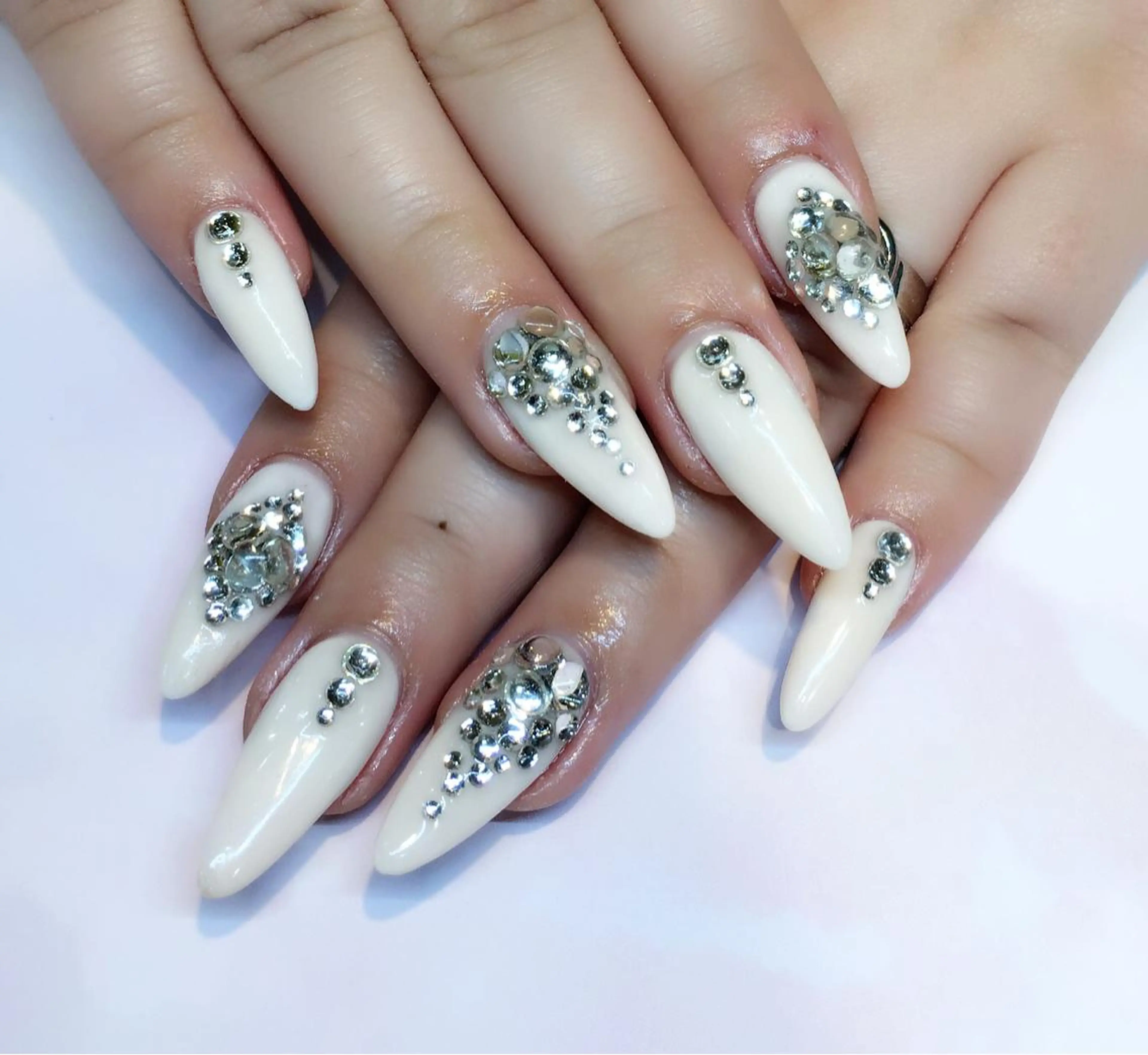 ネイル クリアネイル 長さ出し 持ち込み スカルプネイル ストーンネイル nail salon Soeurのネイルデザイン