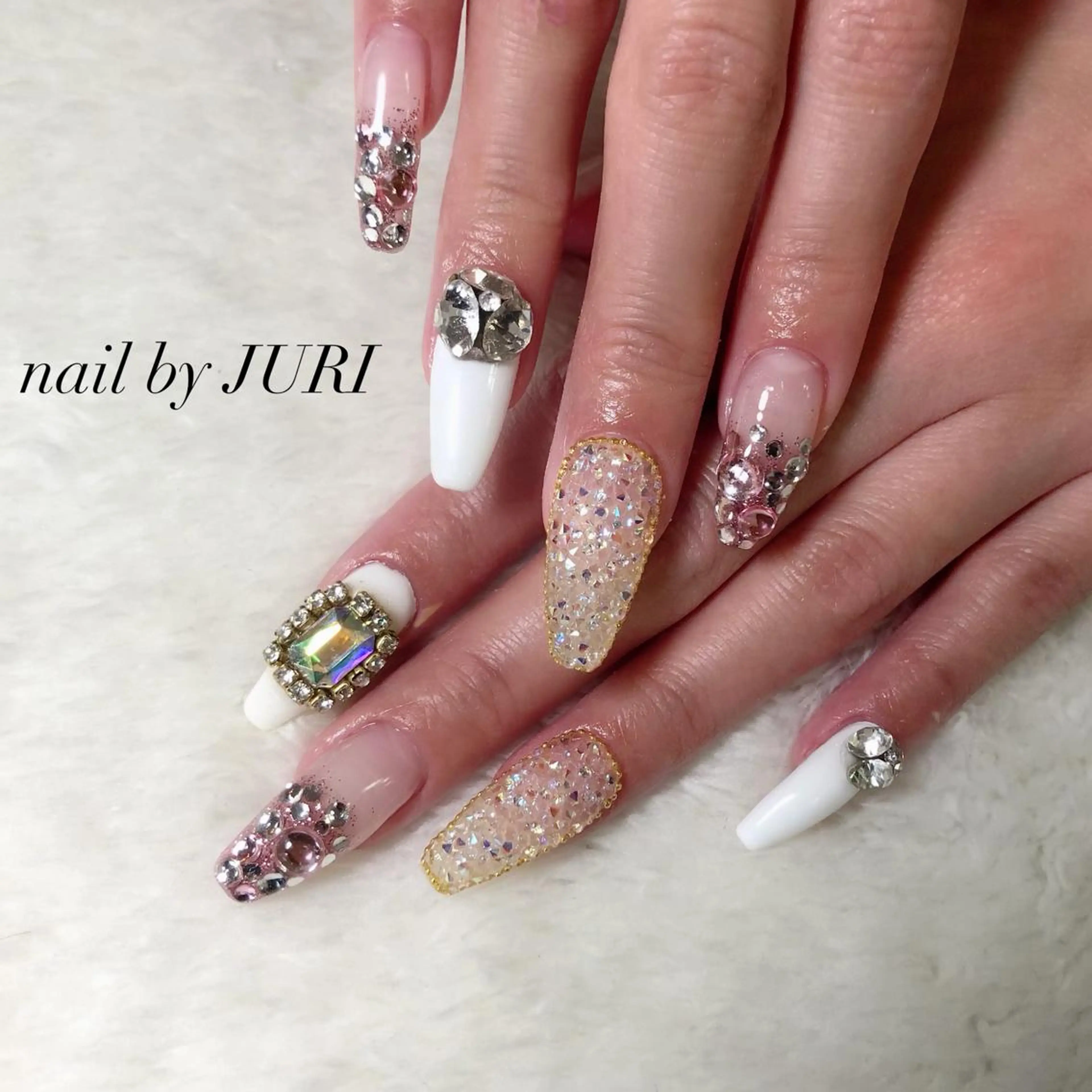 ネイル フットネイル フレンチネイル ジェルネイル 韓国ネイル ラメ(グリッター) 𝐍𝐄𝐎 𝐉𝐔𝐑𝐈のネイルデザイン