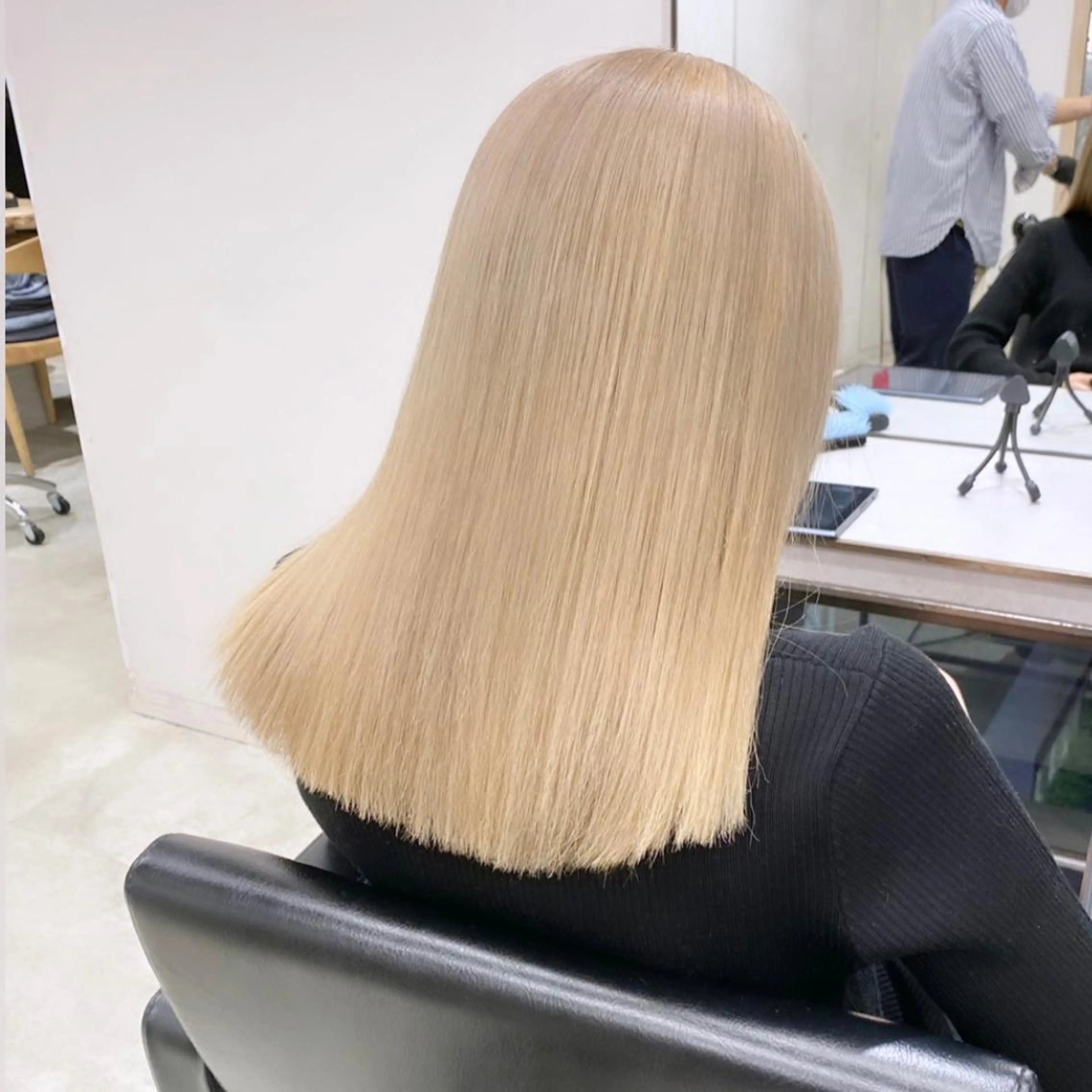 ミディアム カラー ブリーチ ブロンド ホワイトブロンド ヘアカラー トリートメント カラー系/カット特化 🟠オオタキマサシのヘアスタイル