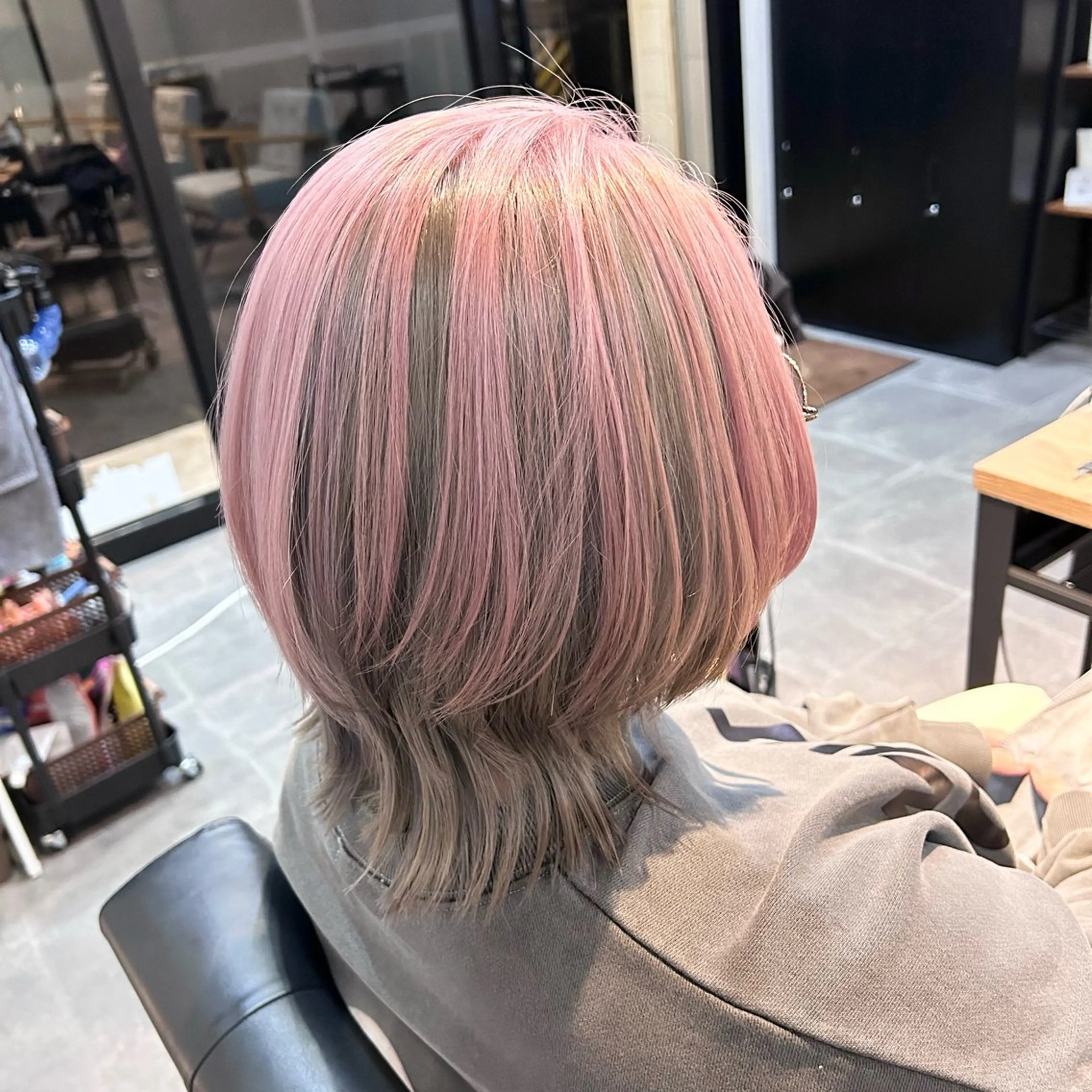 ショート カラー 井手 孔介のヘアスタイル