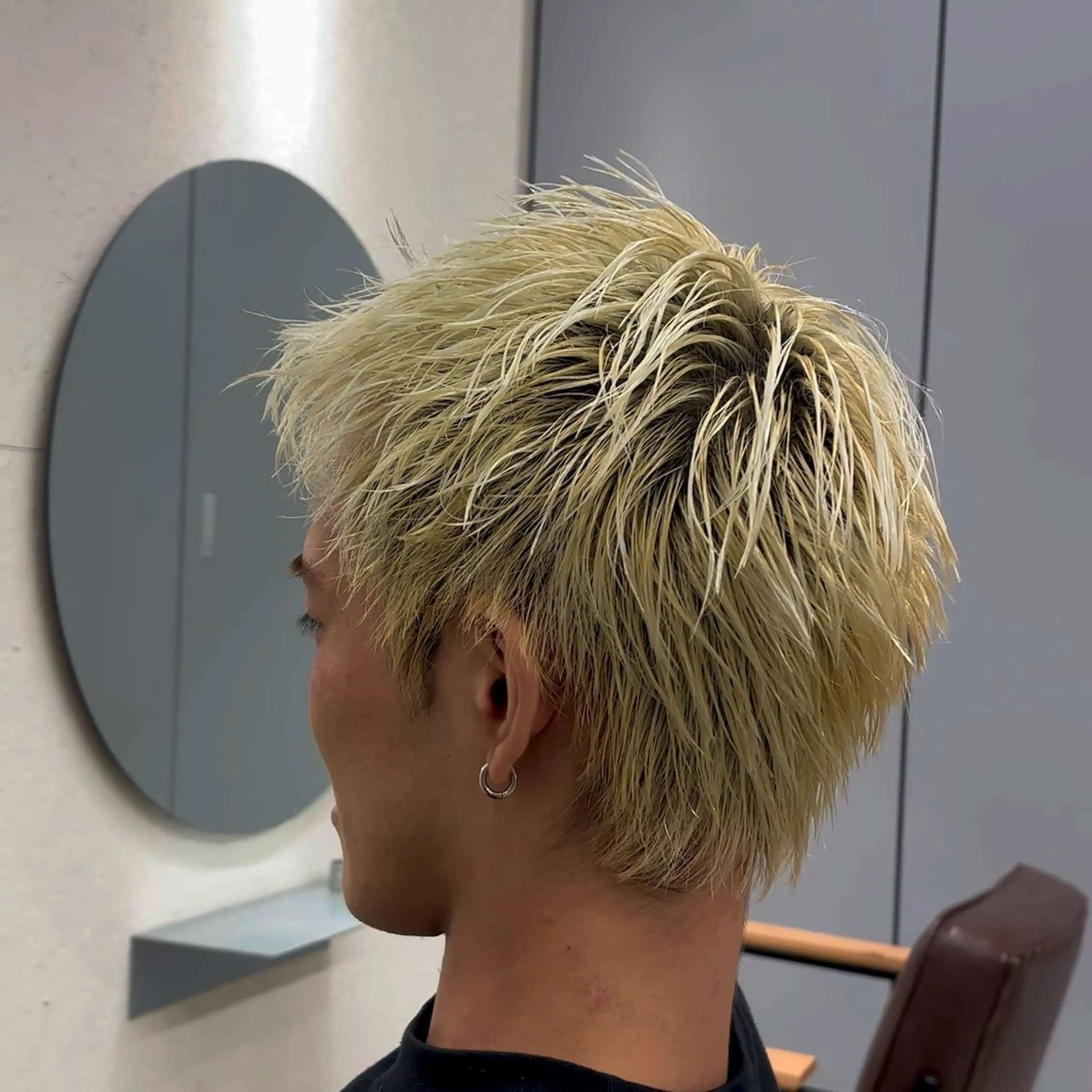 ショート メンズ スパイキーショート ショートヘア カット オカベ ショウマのヘアスタイル