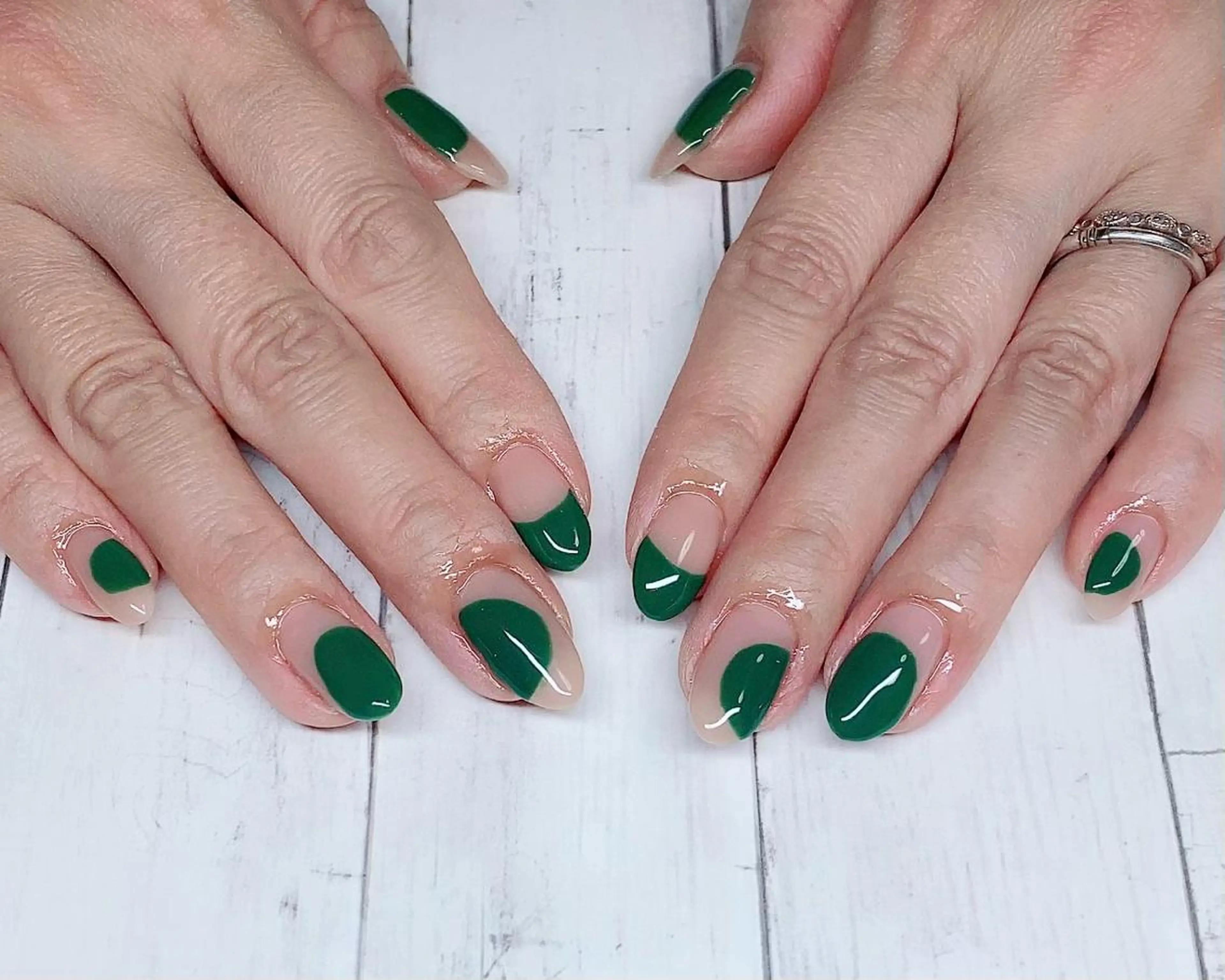 ミディアム ネイル グリーン 持ち込み ハンドネイル Nail_by N1のネイルデザイン