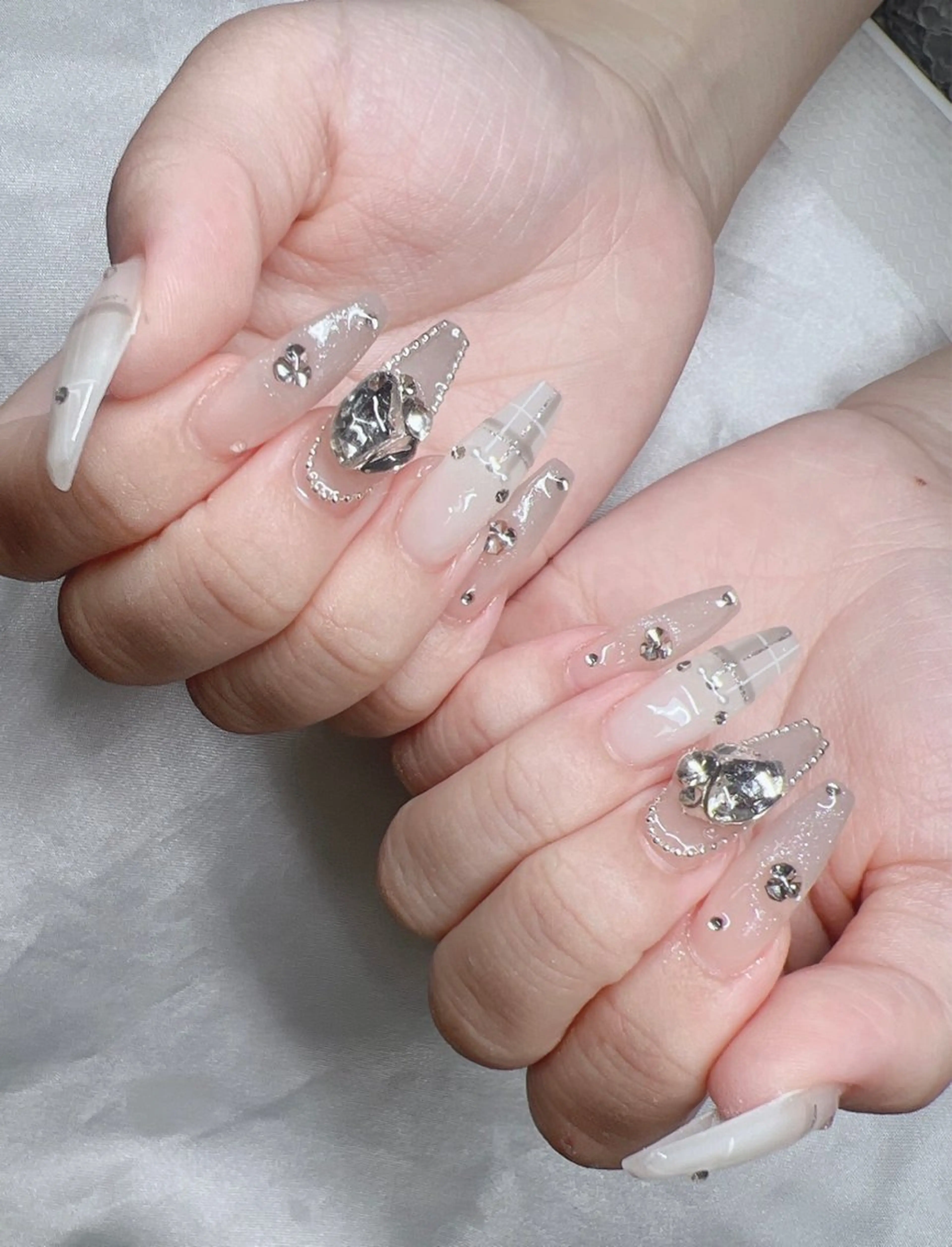 ネイル 長さ出し グラデーション キラキラネイル マグネットネイル ニュアンスネイル ハンドネイル Lee Ainのネイルデザイン