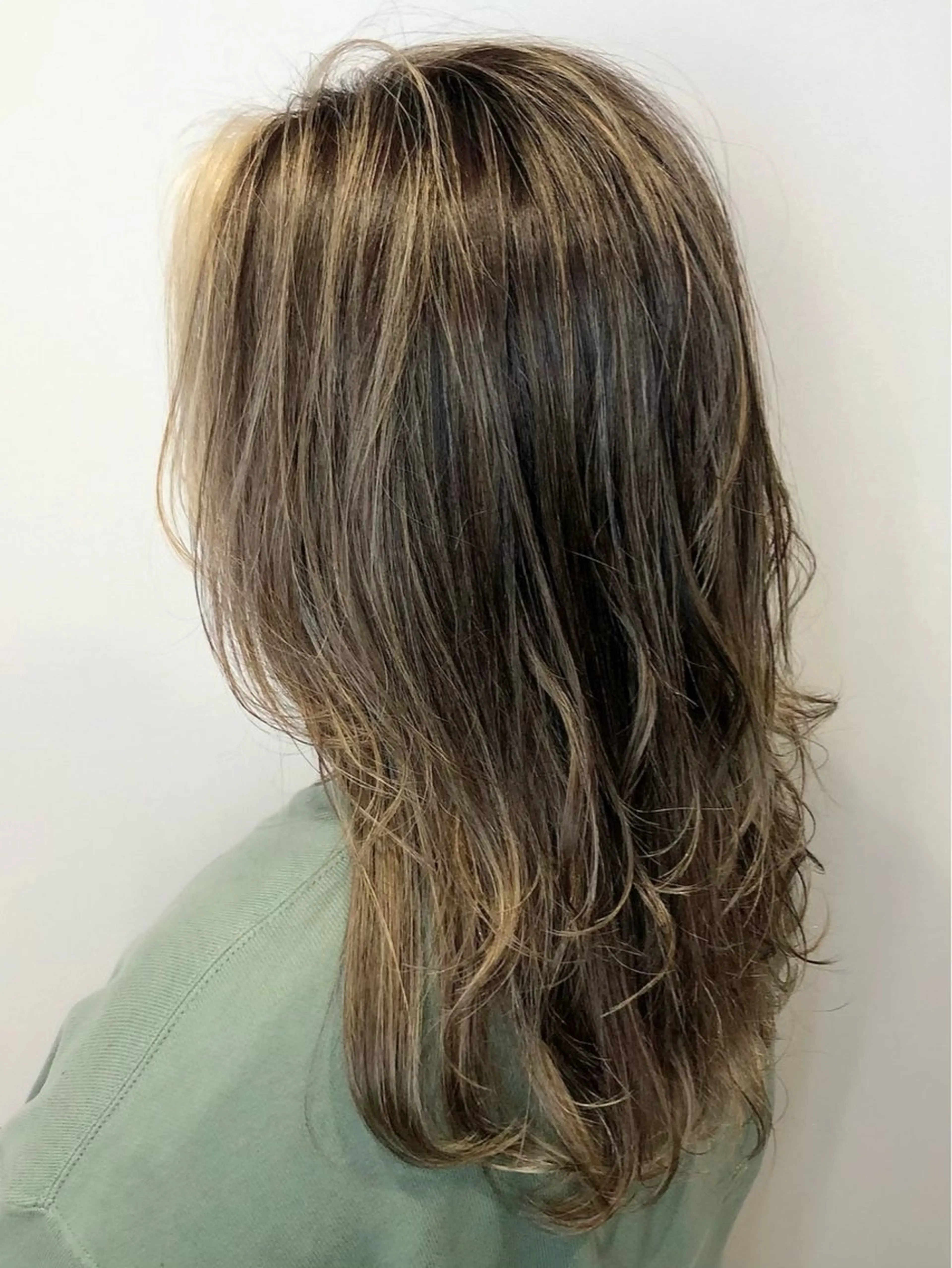 ロング カラー 西田 愛華のヘアスタイル