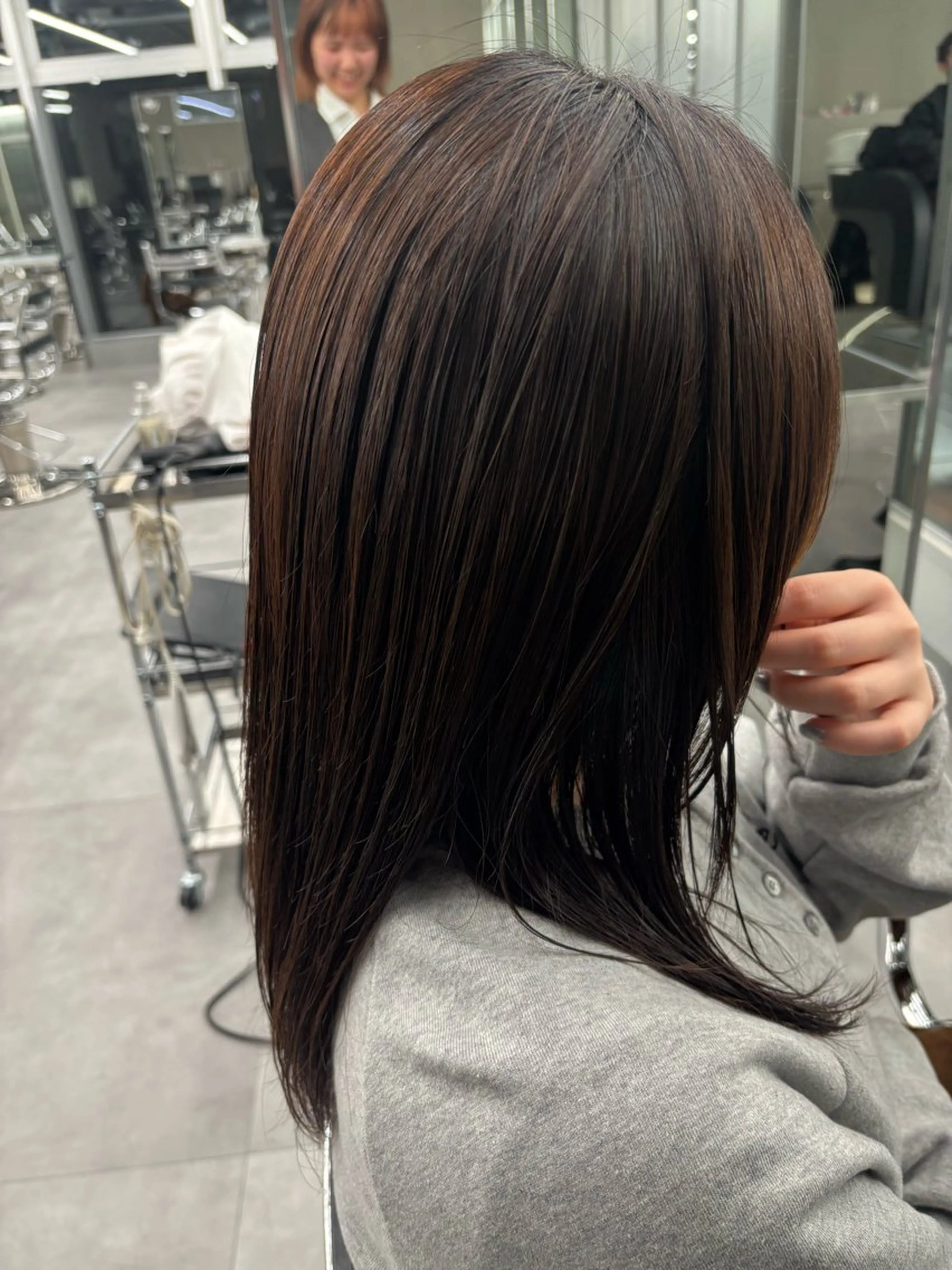 セミロング 佐藤 莉子のヘアスタイル