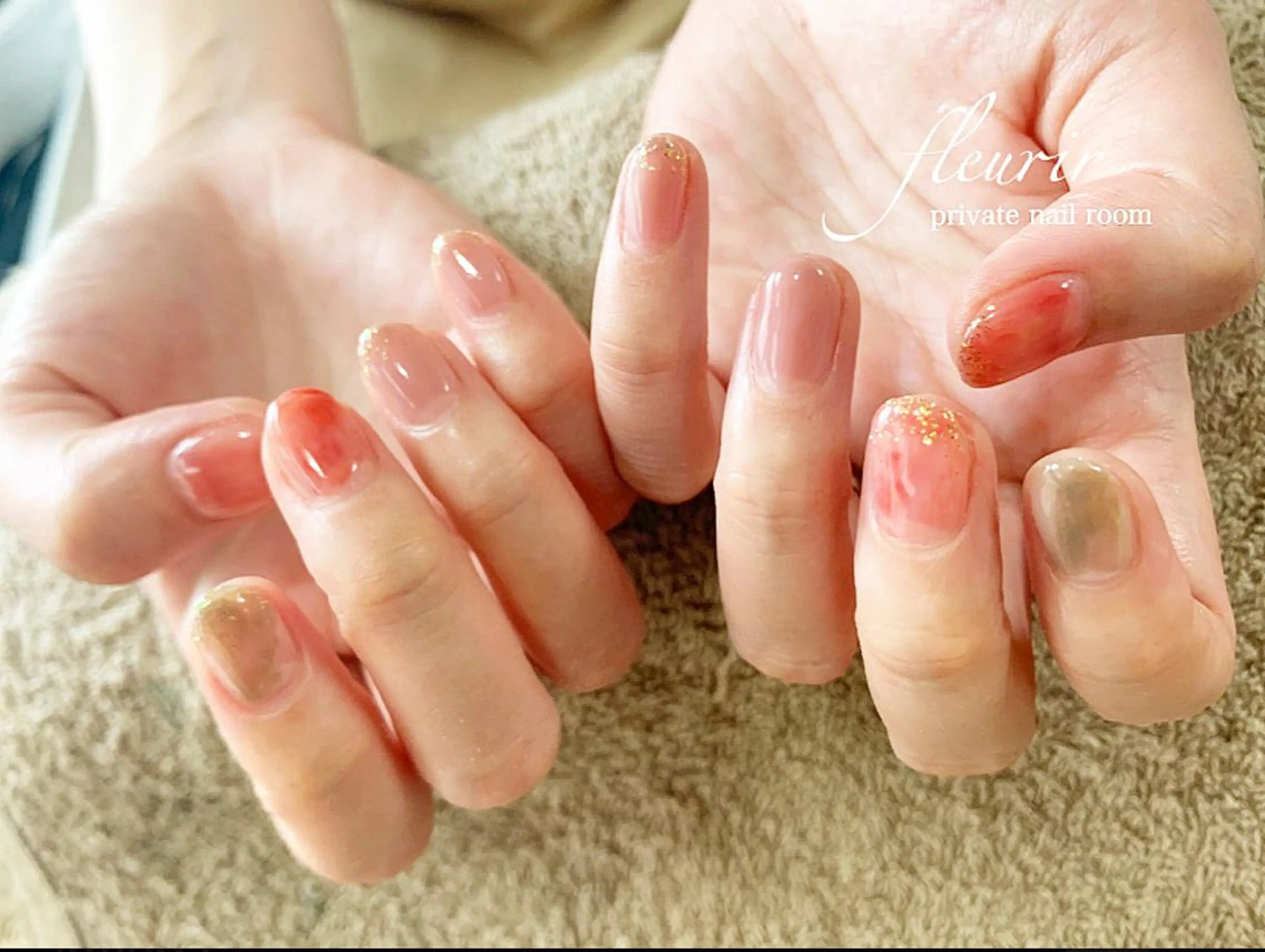ネイル ゴールド ラメ(グリッター) ニュアンスネイル フルリール 【プライベートサロンのネイルデザイン