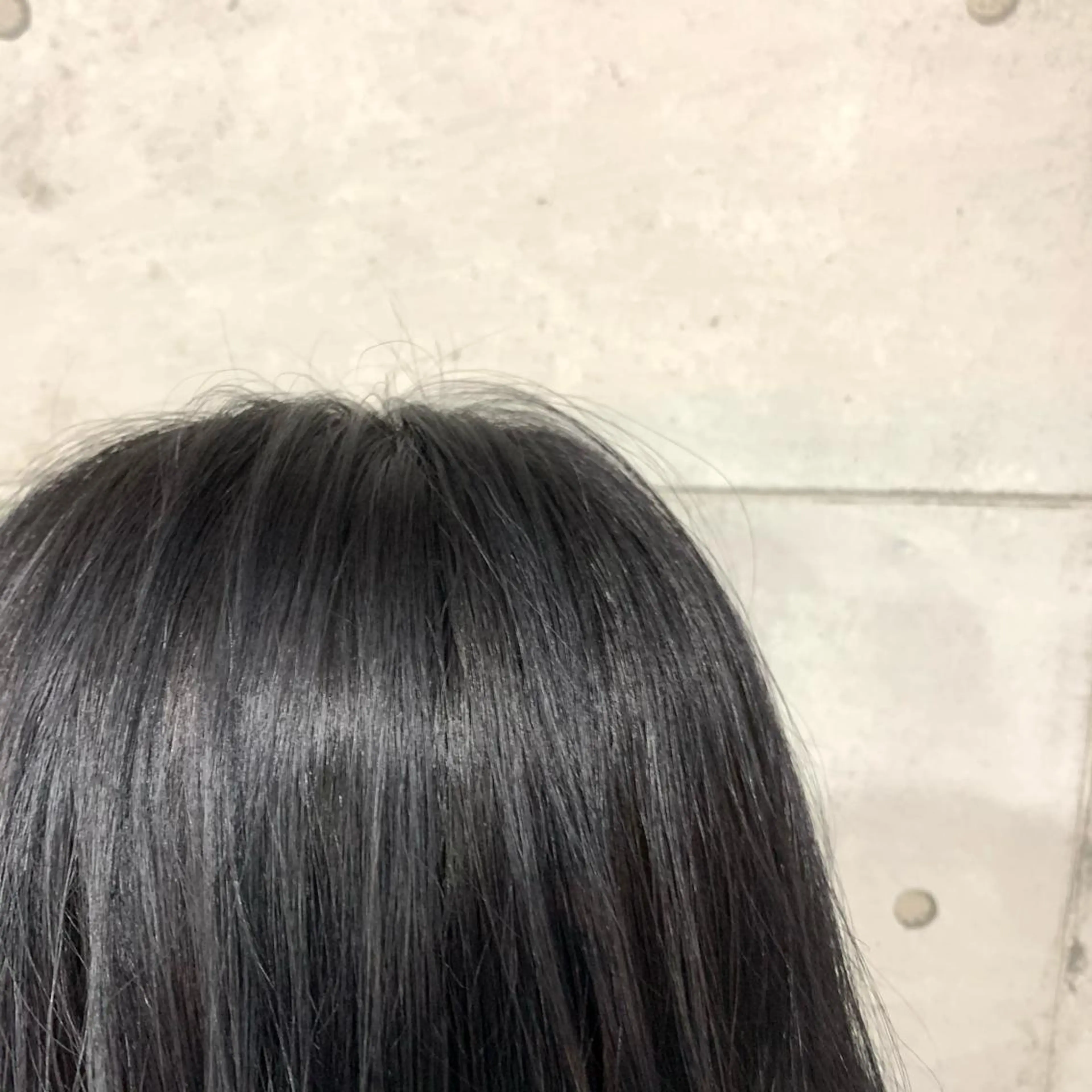 ショート カラー パーマ ヘアアレンジ メンズ キッズ ネイル マツエク・マツパ 切りっぱなしヘアボブ ミディアムヘアRYOのヘアスタイル