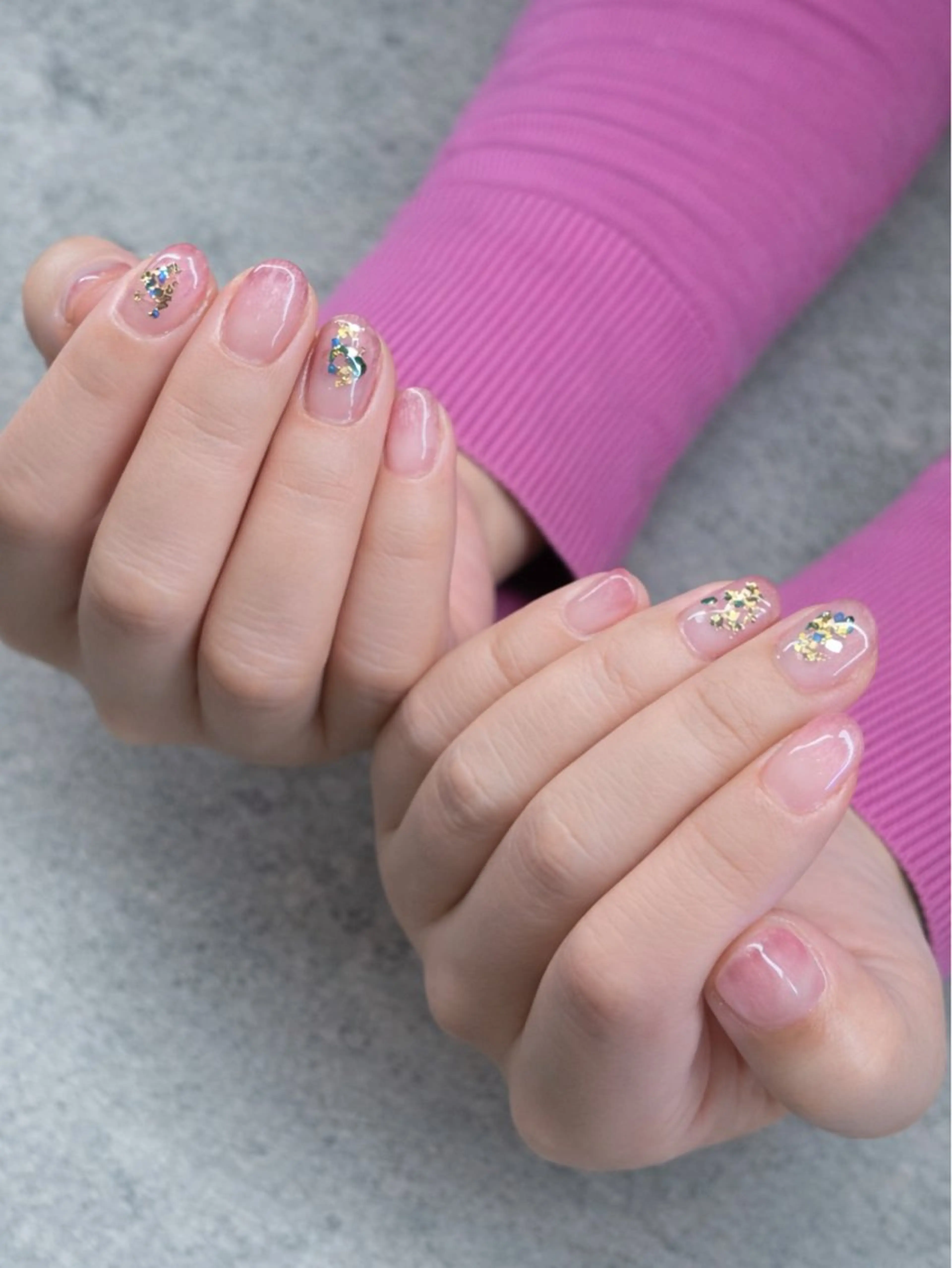 ネイル アートネイル ゴールド 春ネイル ハンドネイル Roger 舞のネイルデザイン