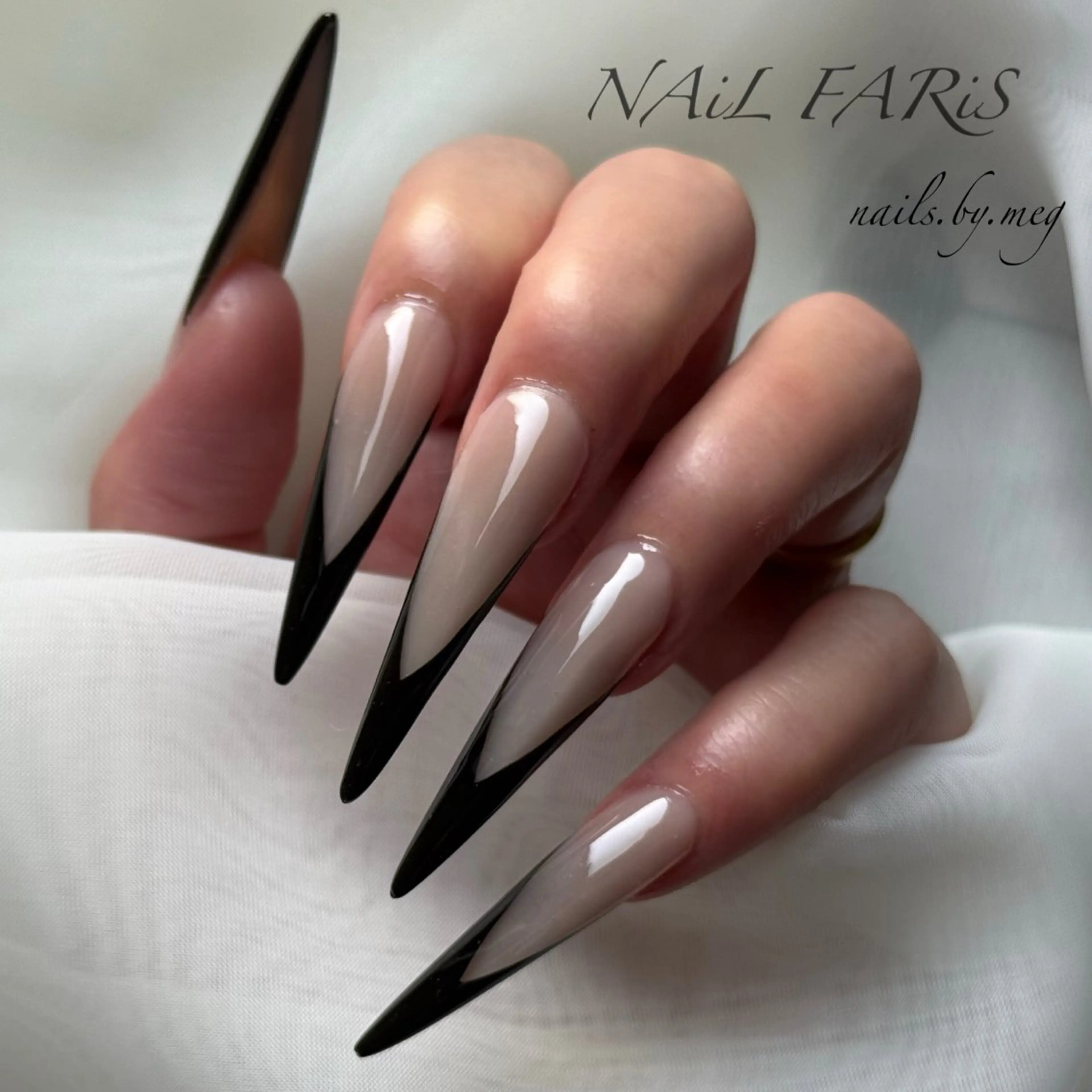 ネイル アートネイル ロングネイル ハンドネイル NAiL FARiS Megのネイルデザイン