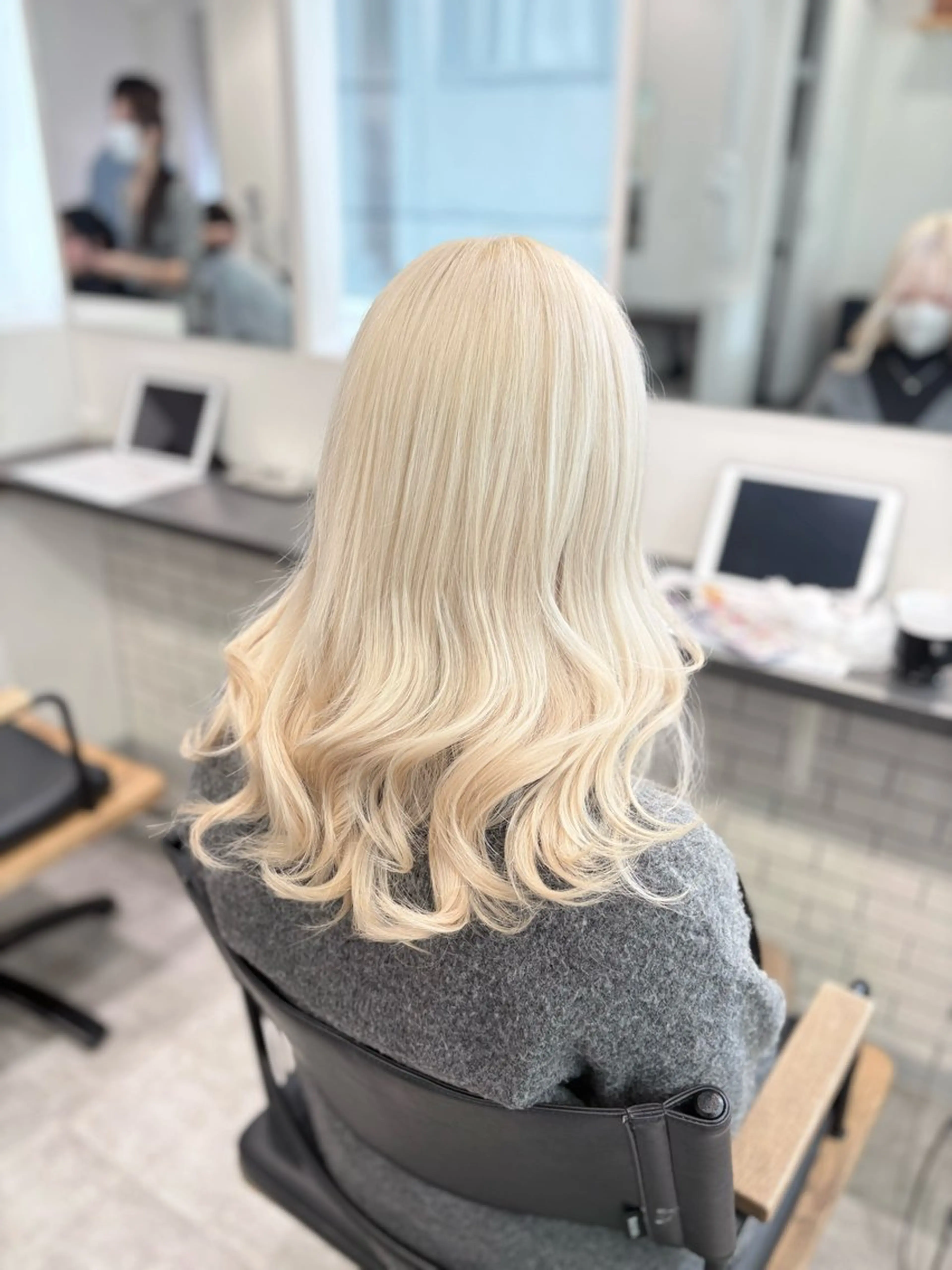 人気No.1🔥ケアブリーチカラー+カット+艶トリートメントの写真