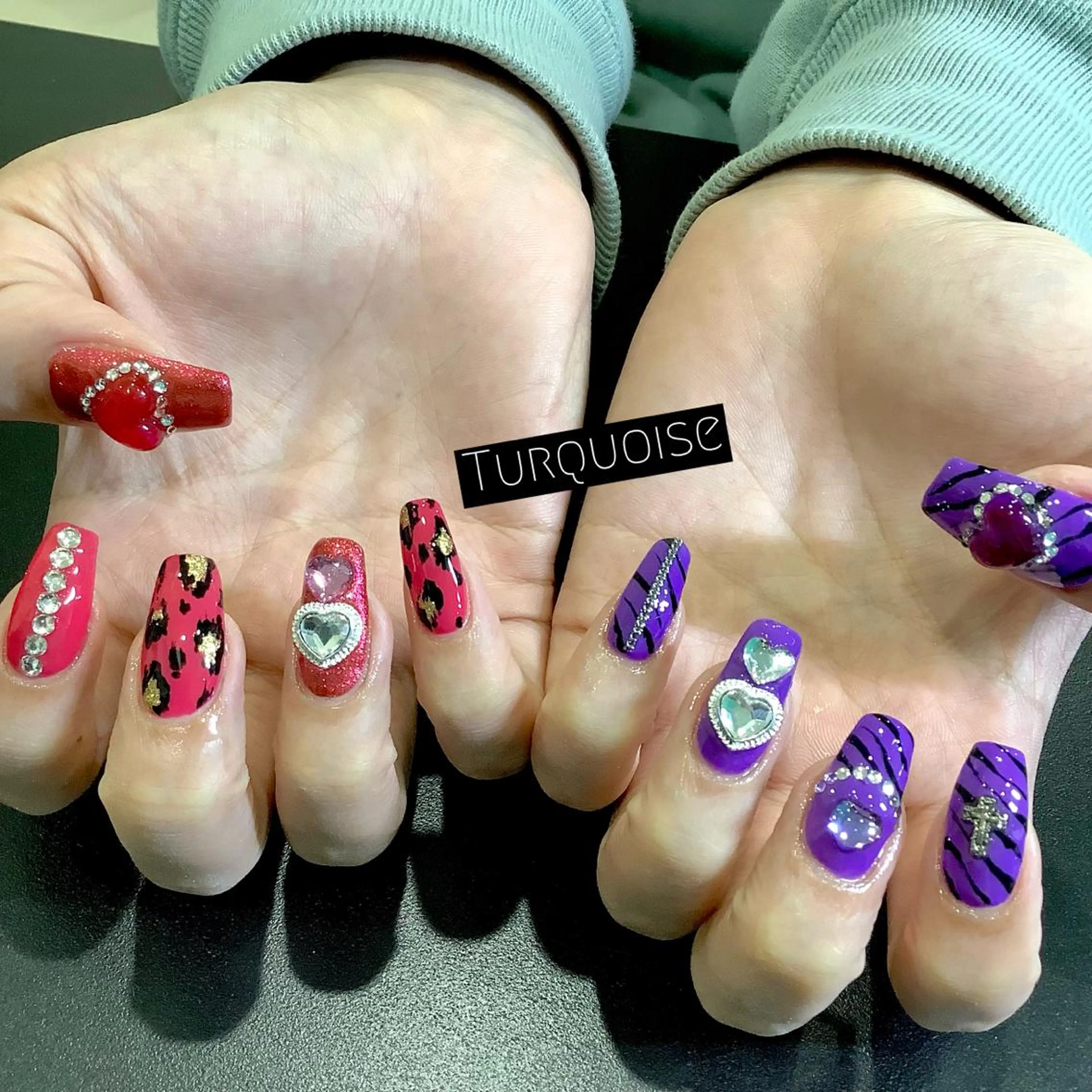 ネイル ハンドネイル 個性派ネイルサロン 💅🏼ターコイズのネイルデザイン
