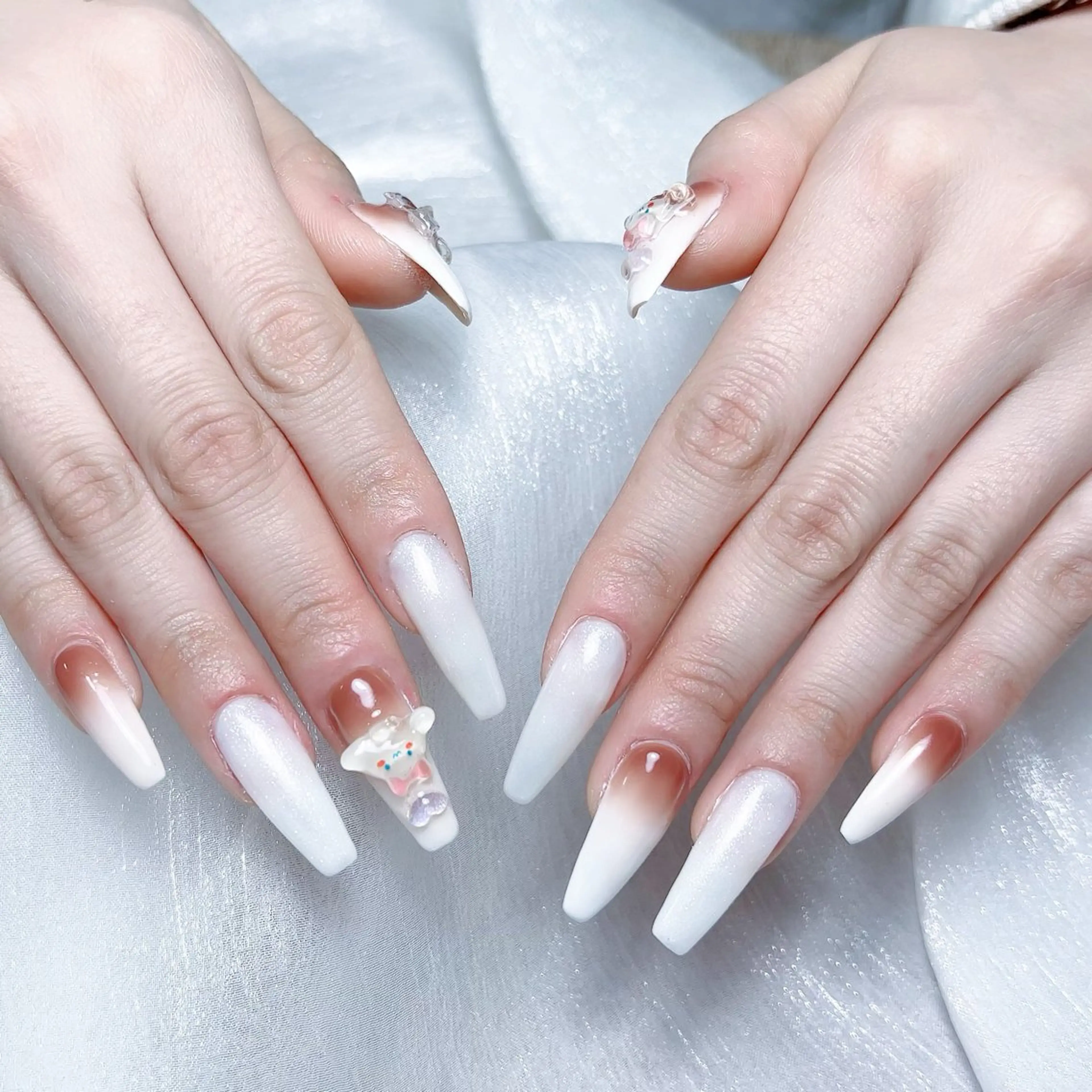 メンズ ネイル メンズ韓国風 アートネイル オーロラネイル ガーリー キラキラネイル Nail salon 木にいるのネイルデザイン