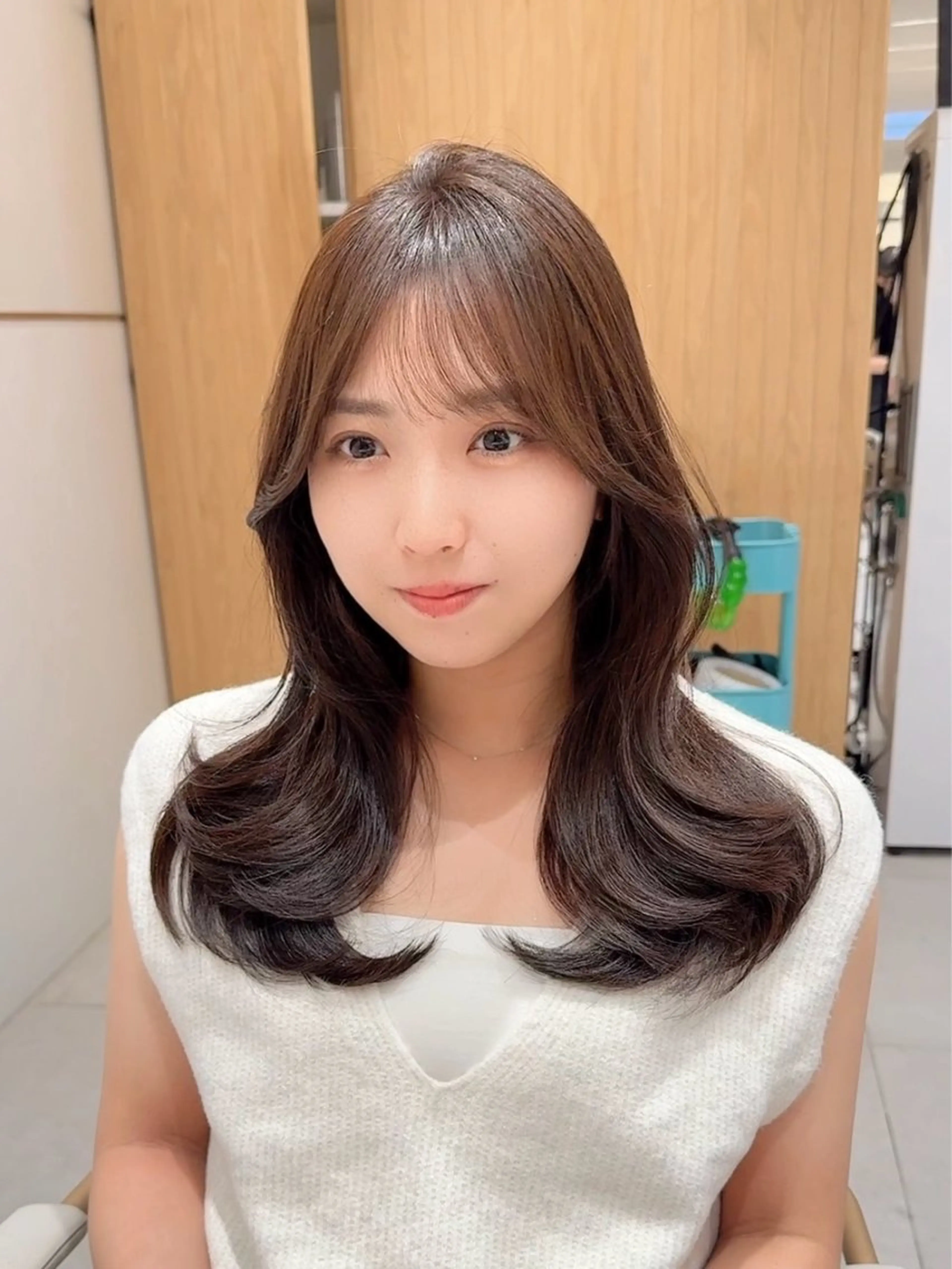 セミロング カラー カット ヘアカラー トリートメント ヘッドスパ ヘアセット 韓国ヘア/レイヤー/ 顔まわり/りょーとのヘアスタイル