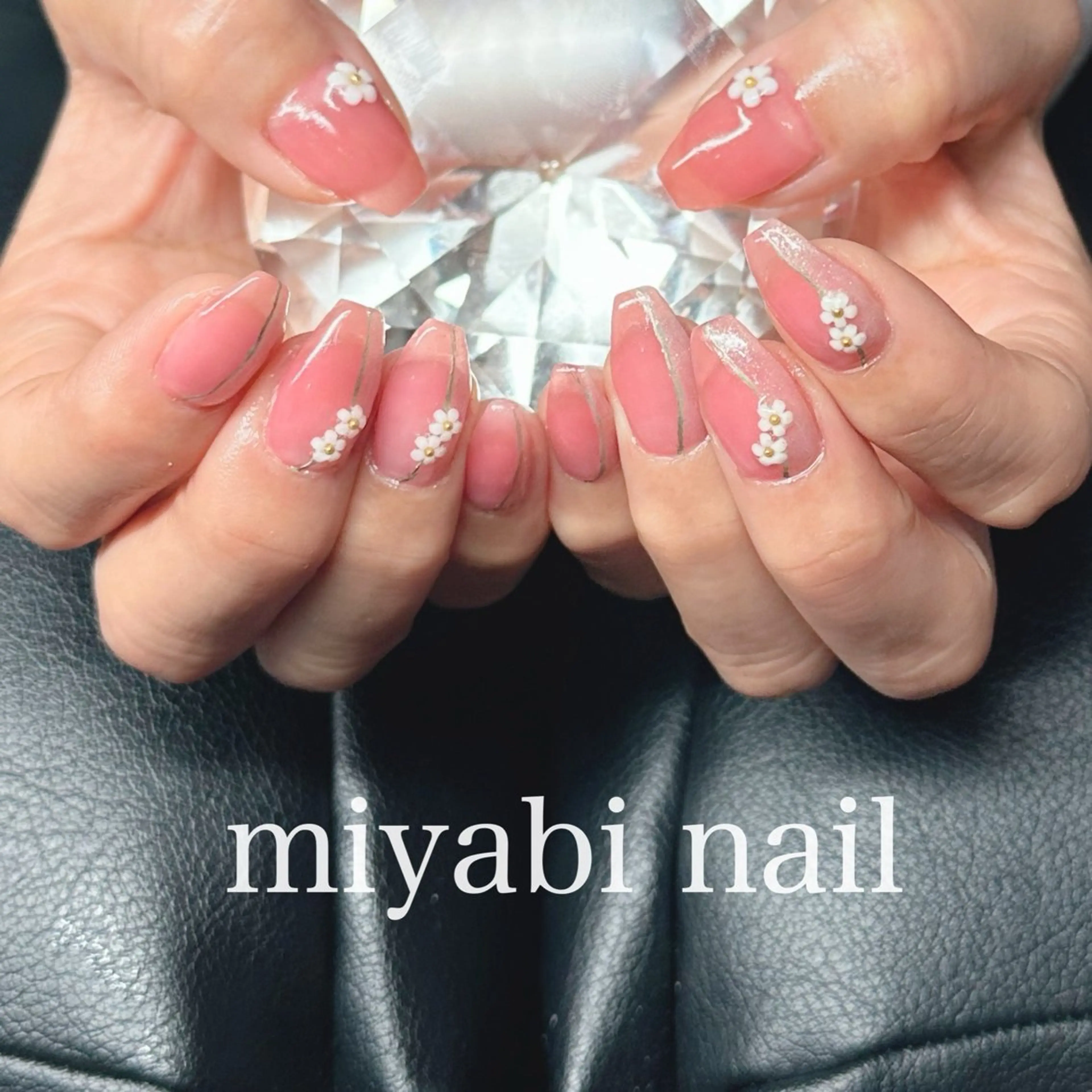 ネイル フラワーネイル ジェルネイル 持ち込み 春ネイル ホワイト ハンドネイル miyabi nail 桂川駅近くのネイルデザイン