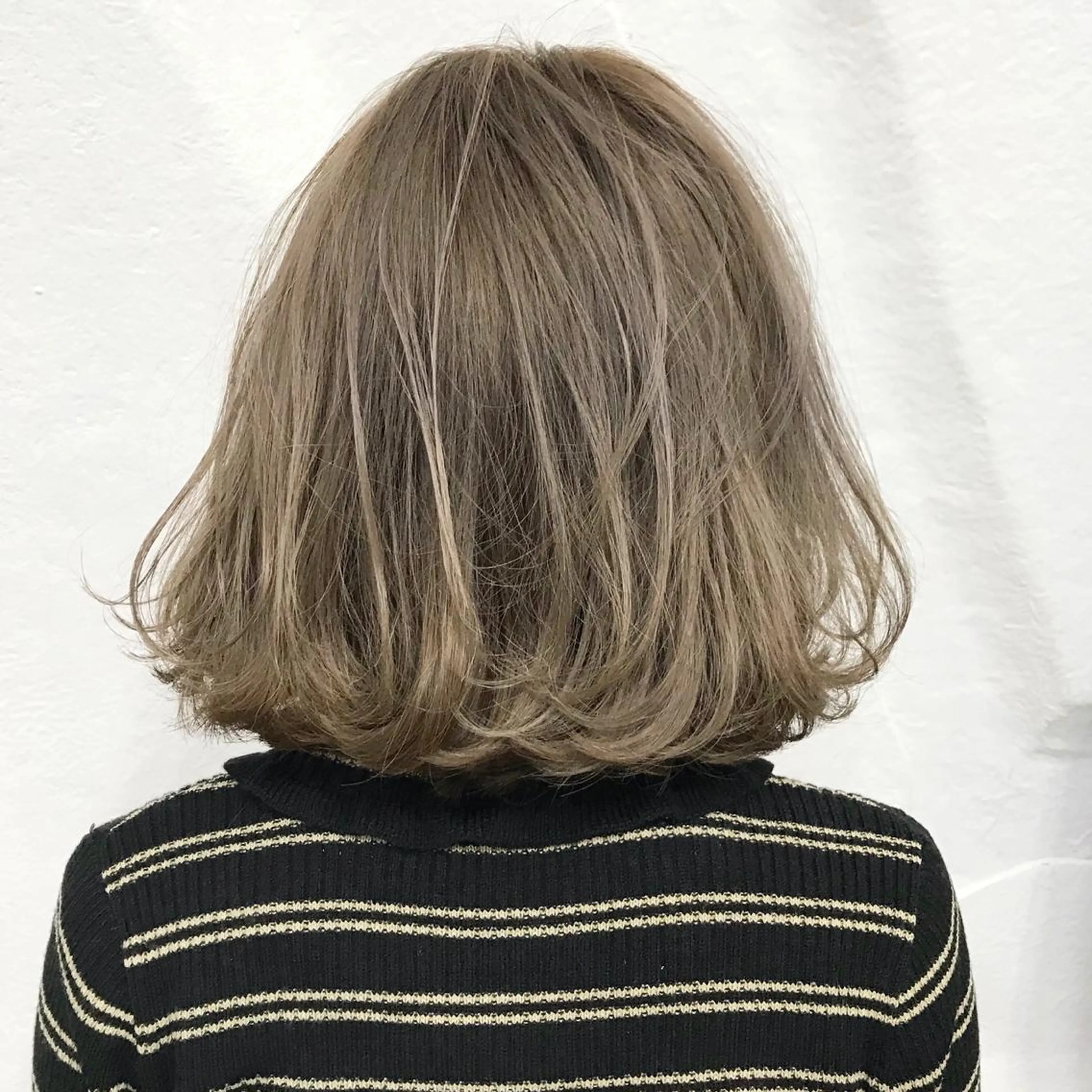 ショート カラー ブリーチ グレージュ サロウィン所属・K-POP好き美容師 🇰🇷Kai.Yのヘアスタイル